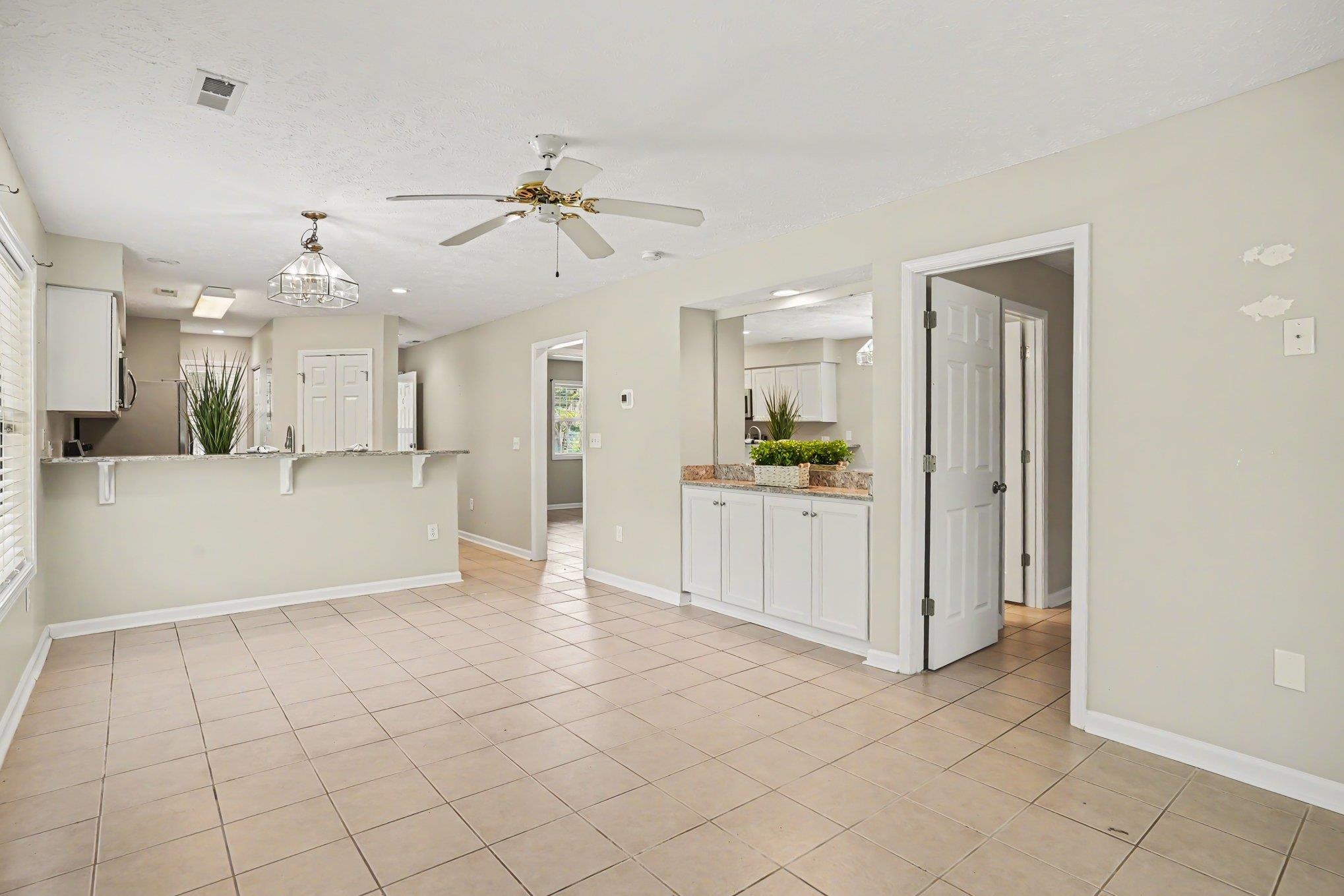 623 Tupelo Ln. Property Photo 6