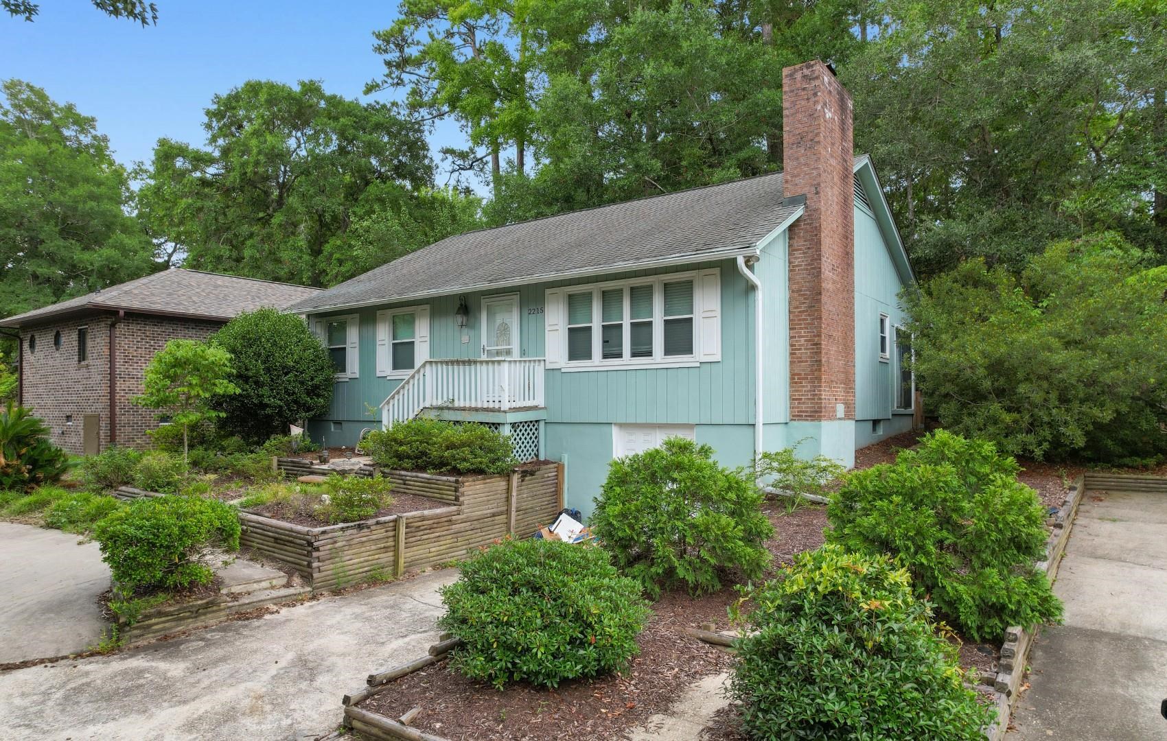 2215 Jefferson Circle Property Photo 2