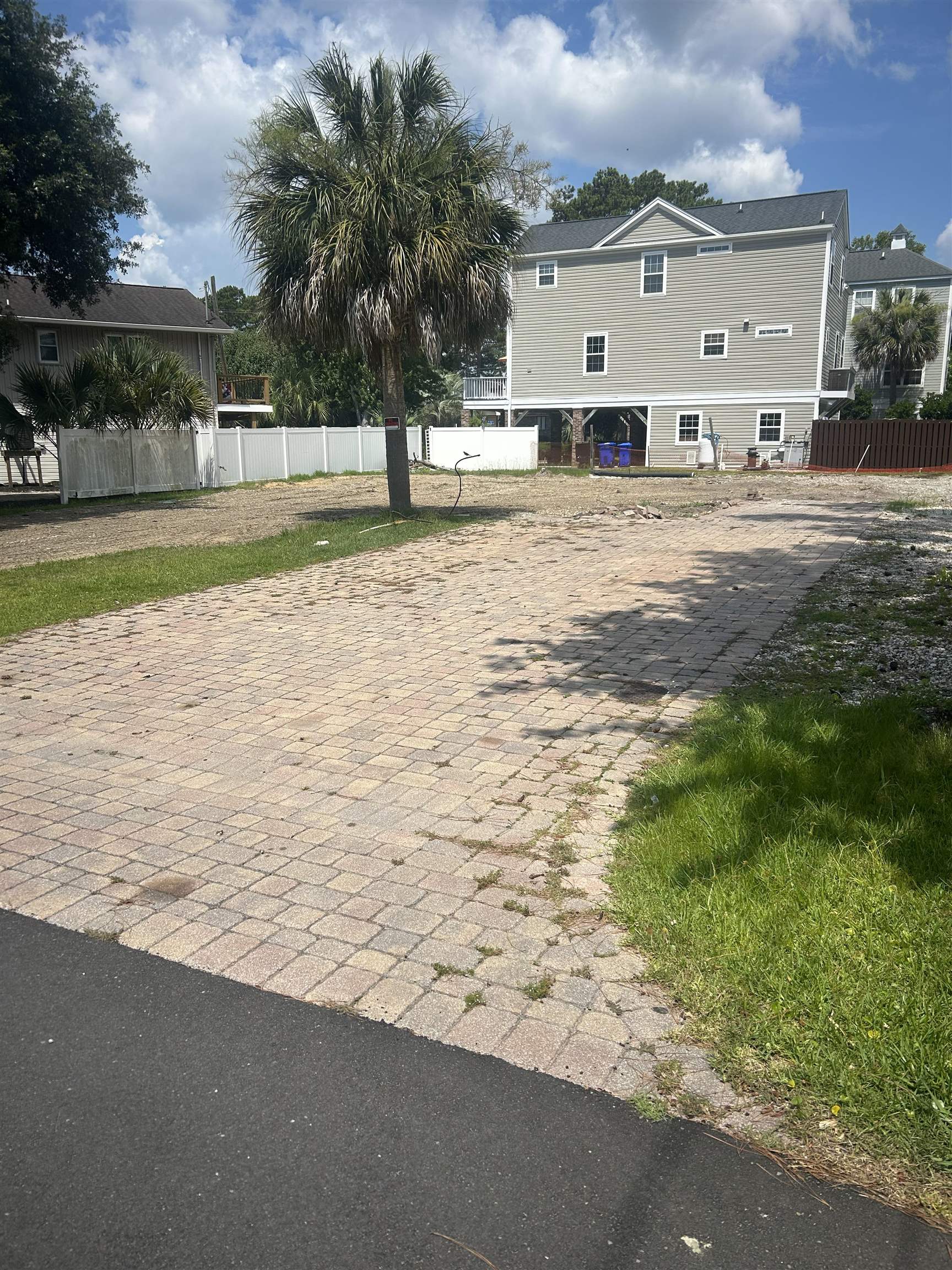 330 Lakeside Dr. Property Photo 2