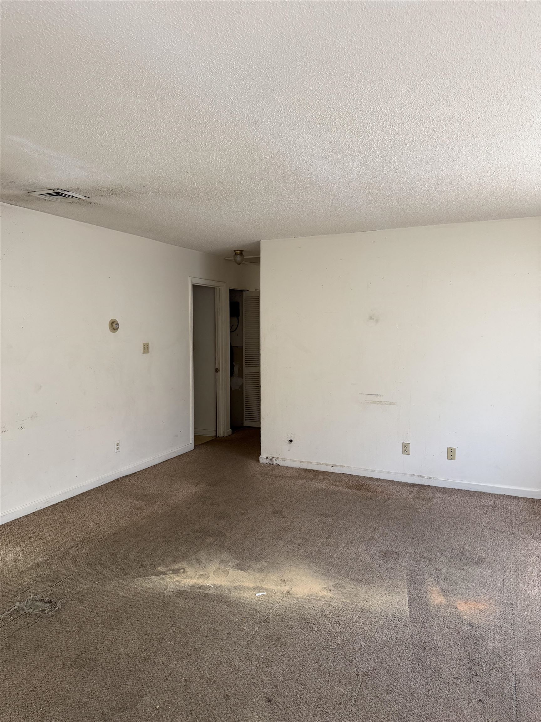 2000 Greens Blvd. Property Photo 3