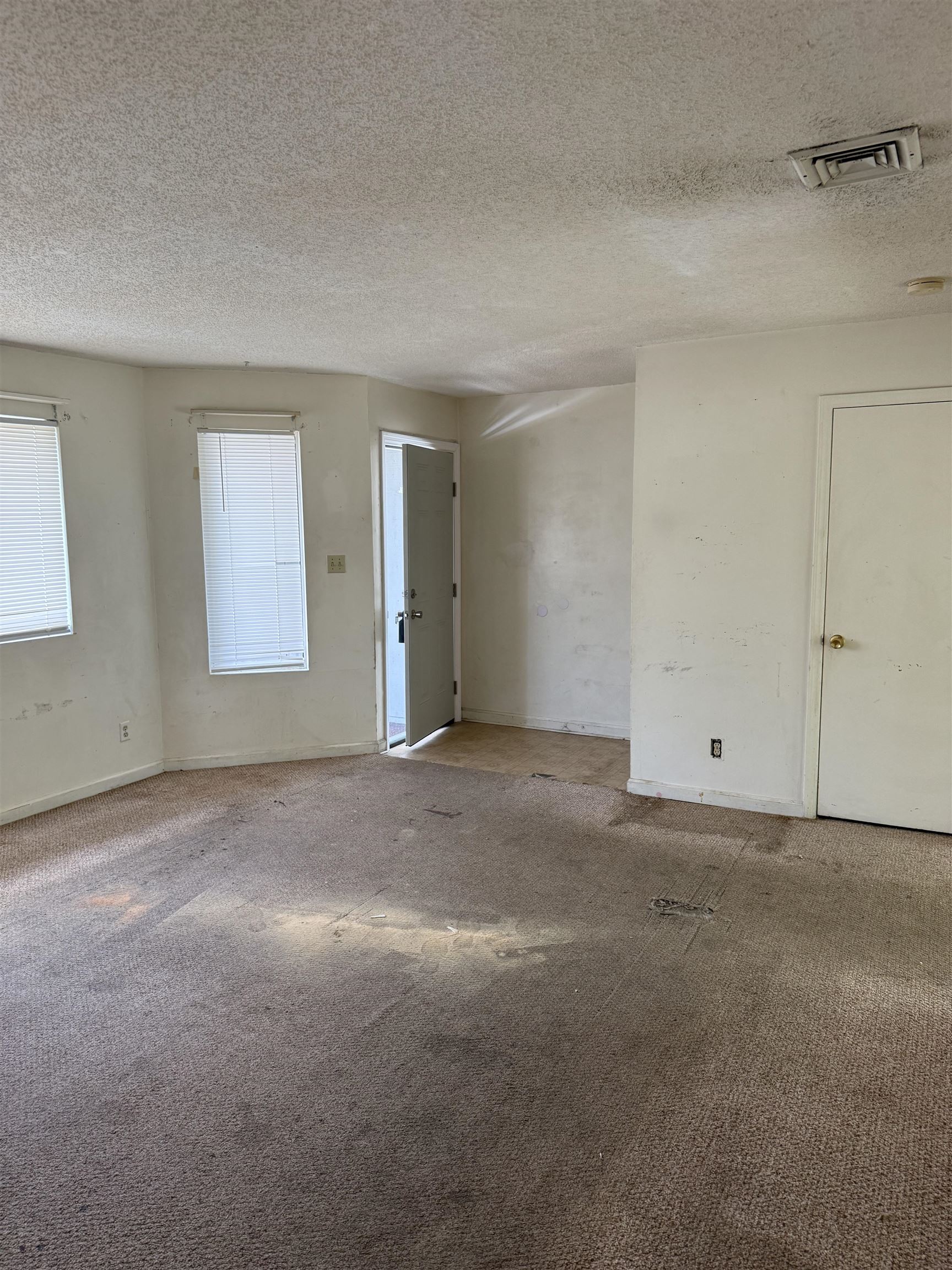 2000 Greens Blvd. Property Photo 4