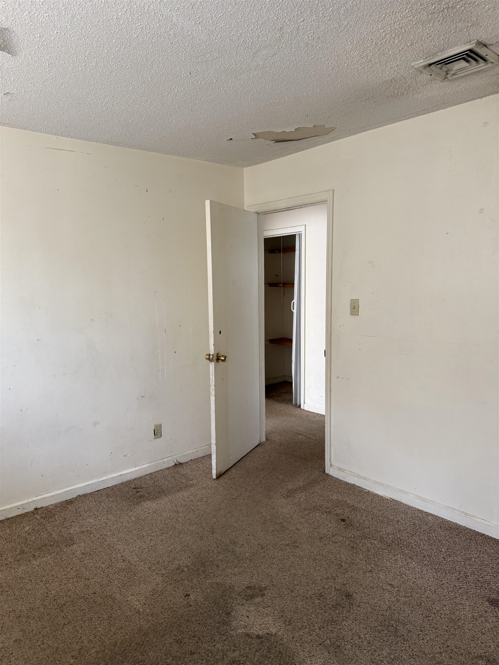 2000 Greens Blvd. Property Photo 13