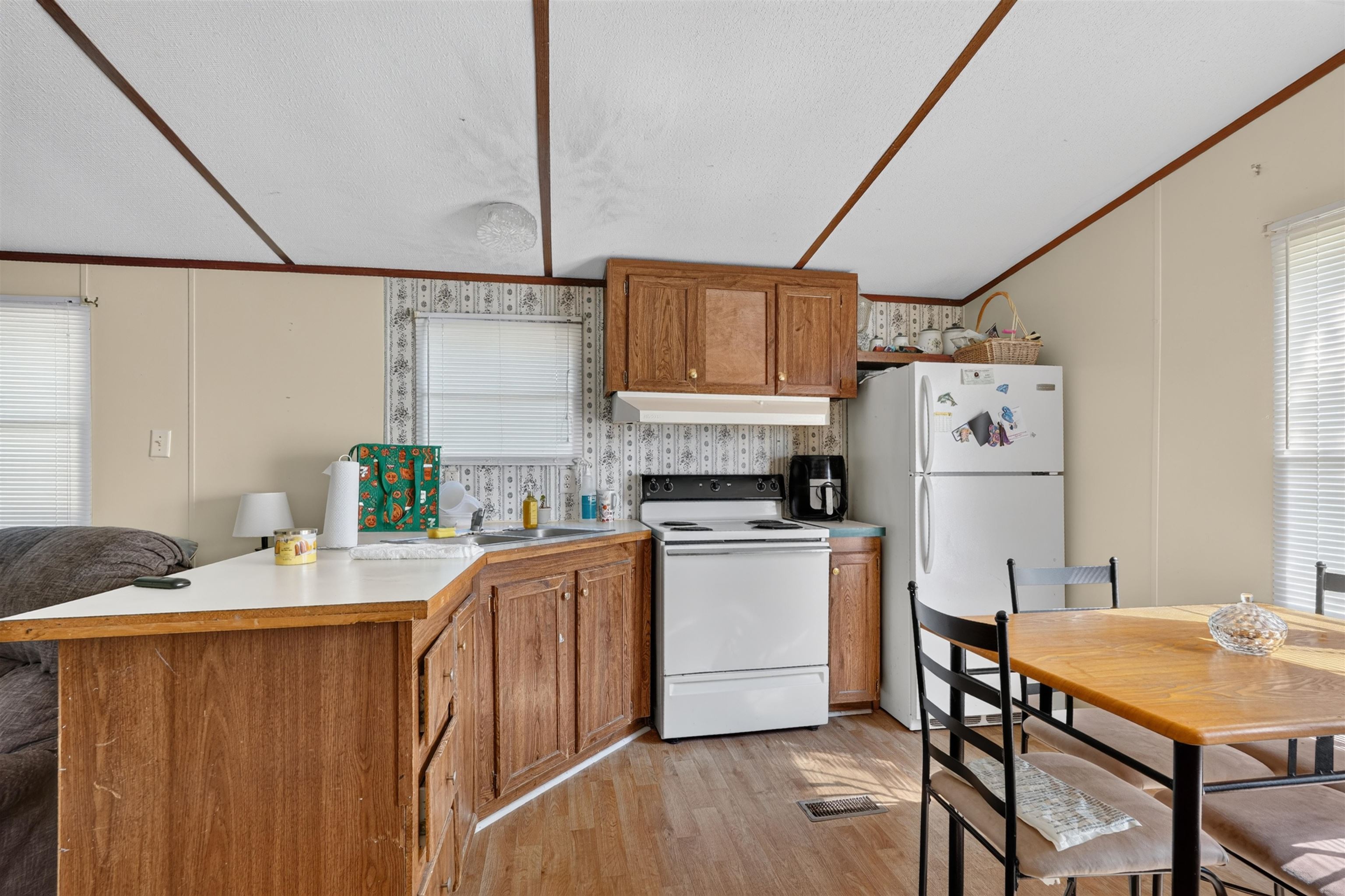 869 Hilander Dr. Property Photo 8