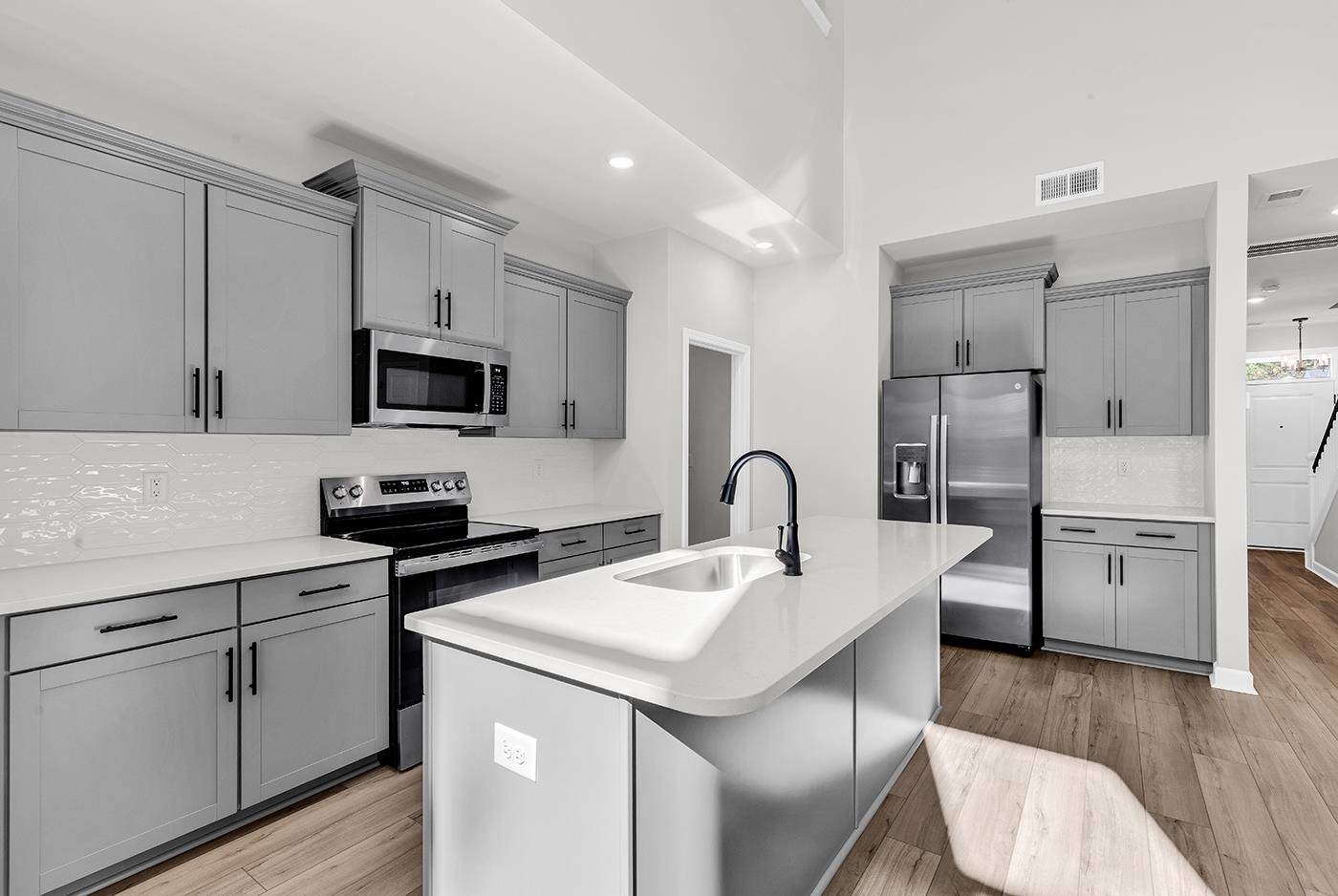 408 Ireland Way Property Photo 14