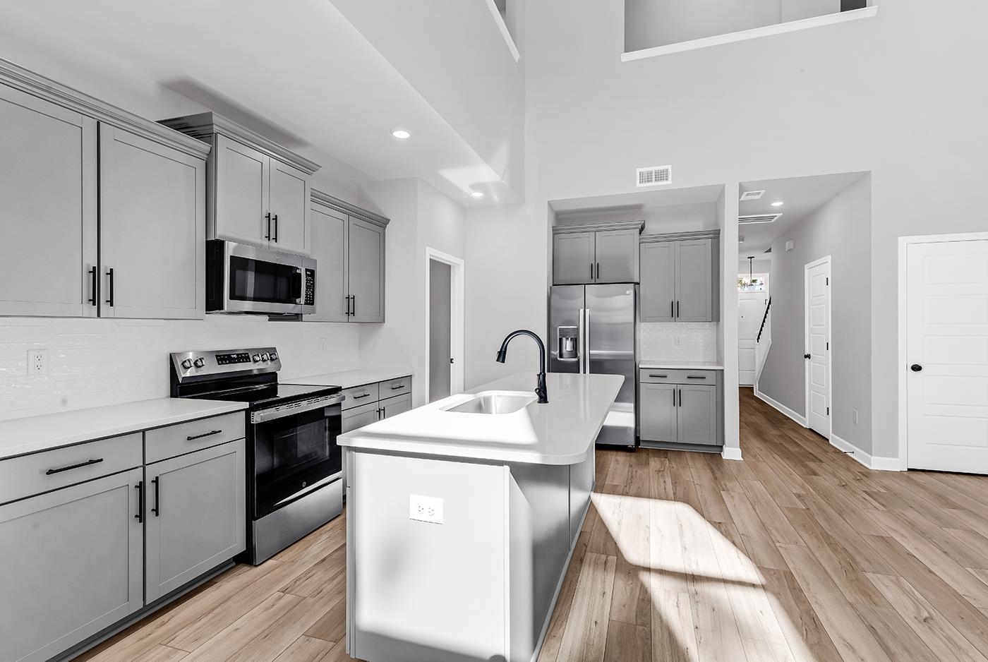 408 Ireland Way Property Photo 15