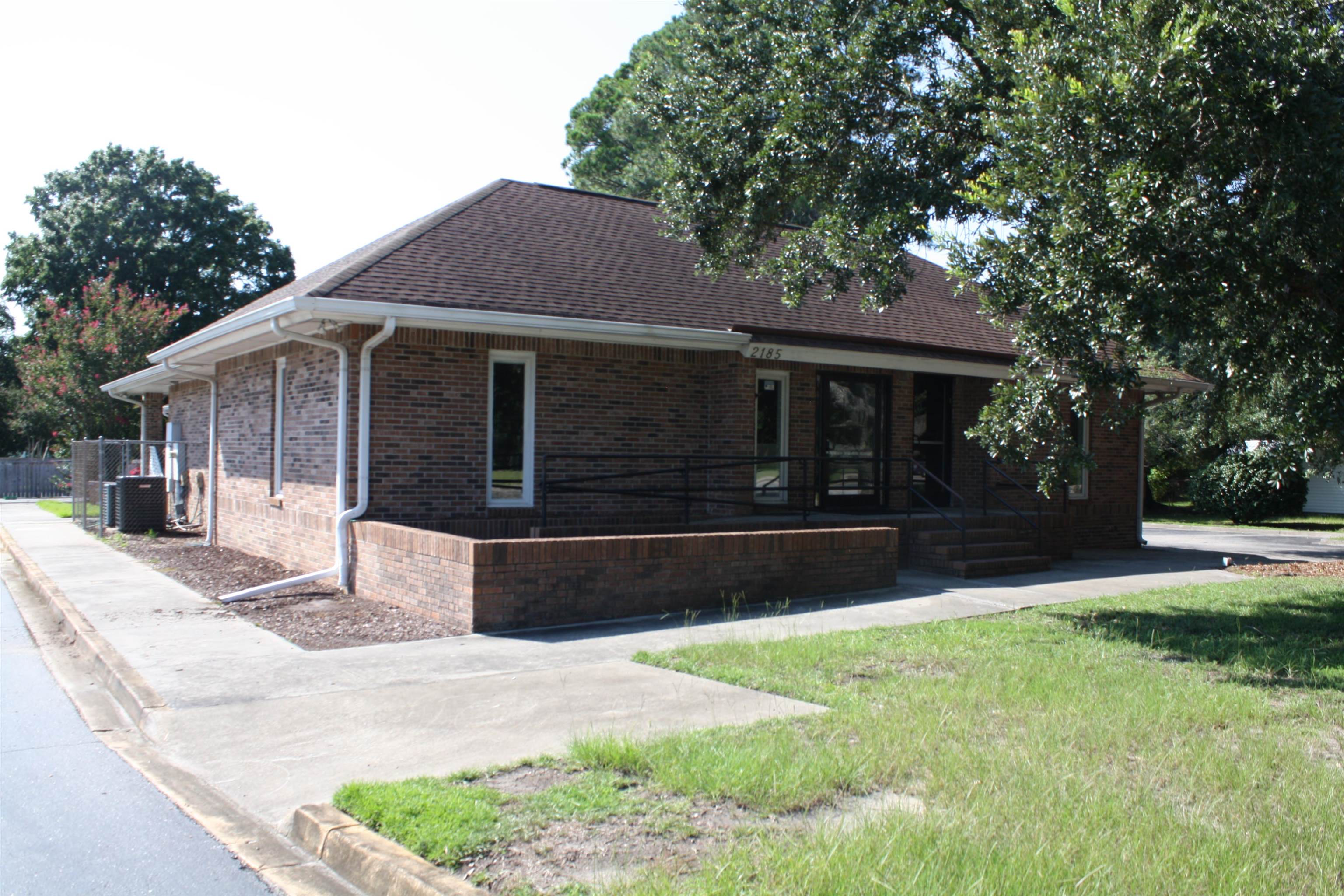 2185 N Fraser St. Property Photo 2