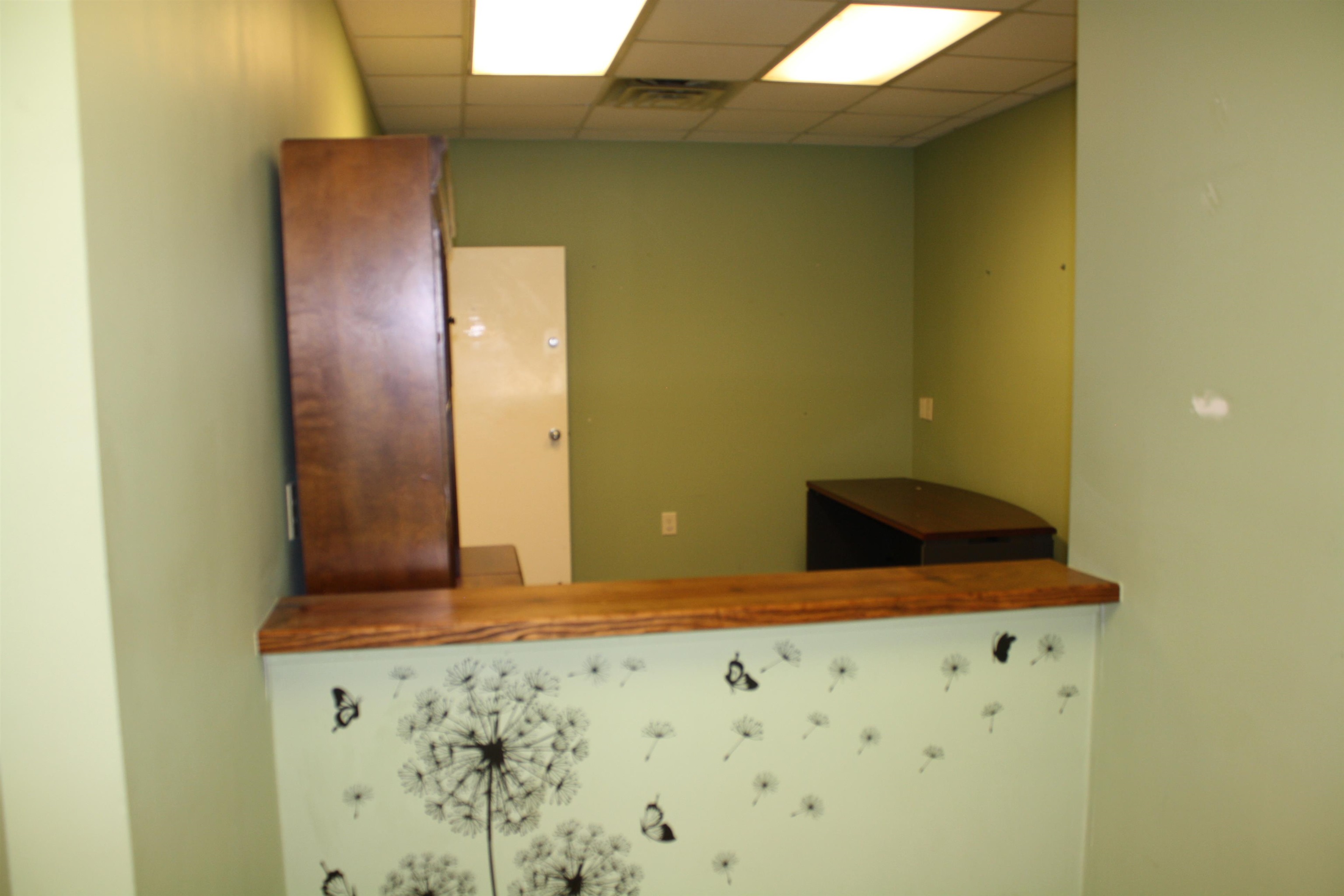 2185 N Fraser St. Property Photo 3