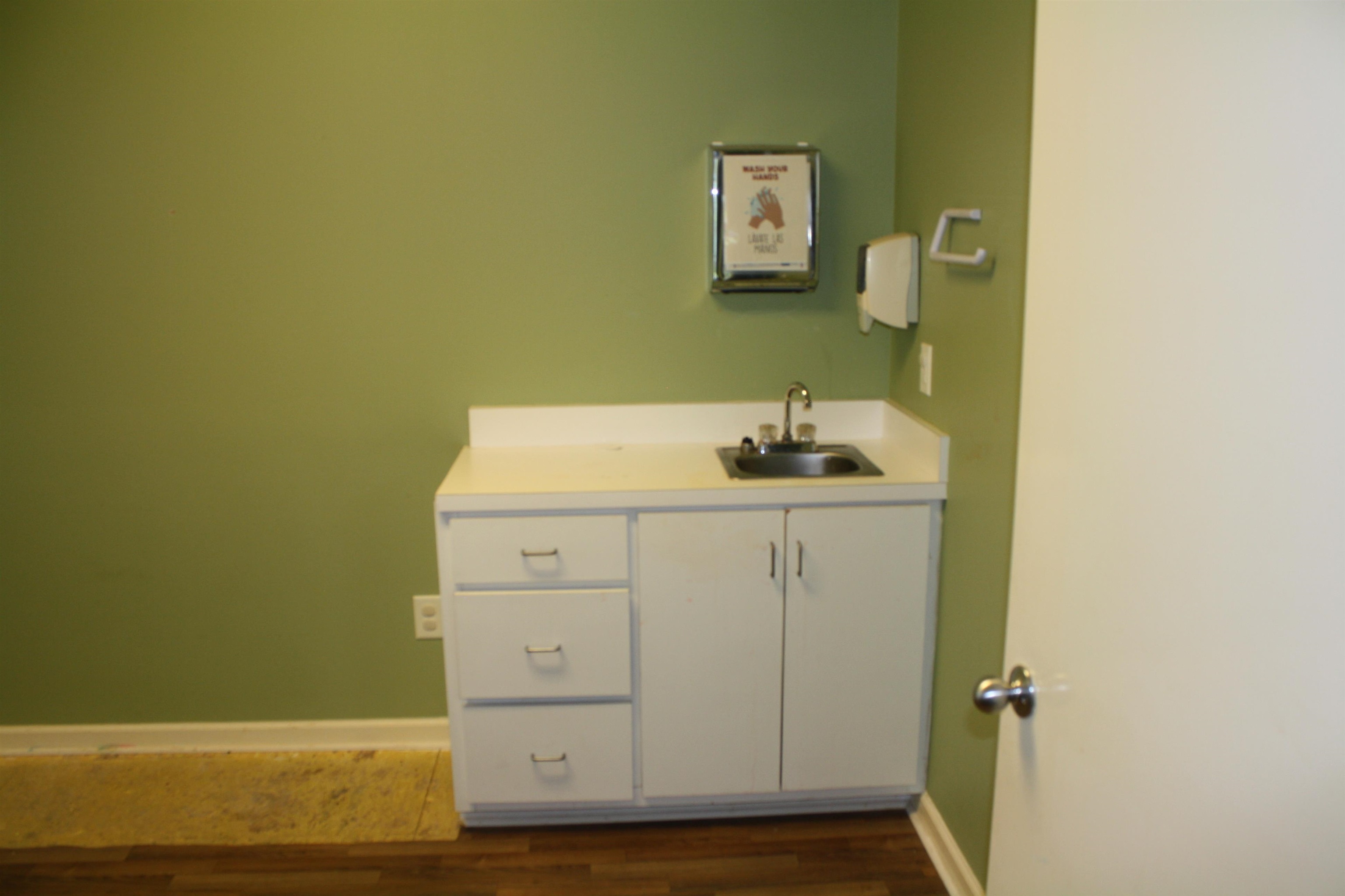 2185 N Fraser St. Property Photo 7