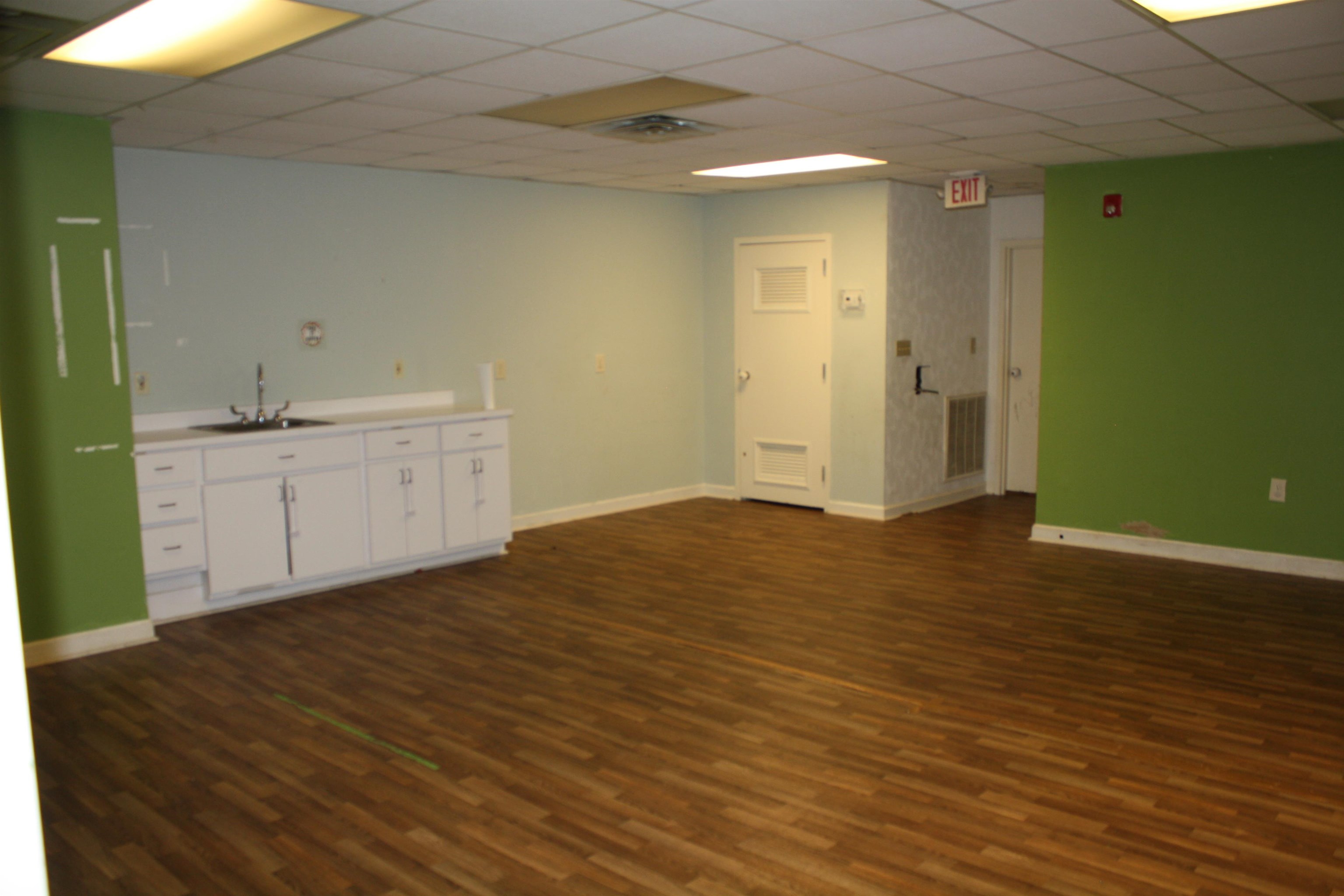 2185 N Fraser St. Property Photo 8