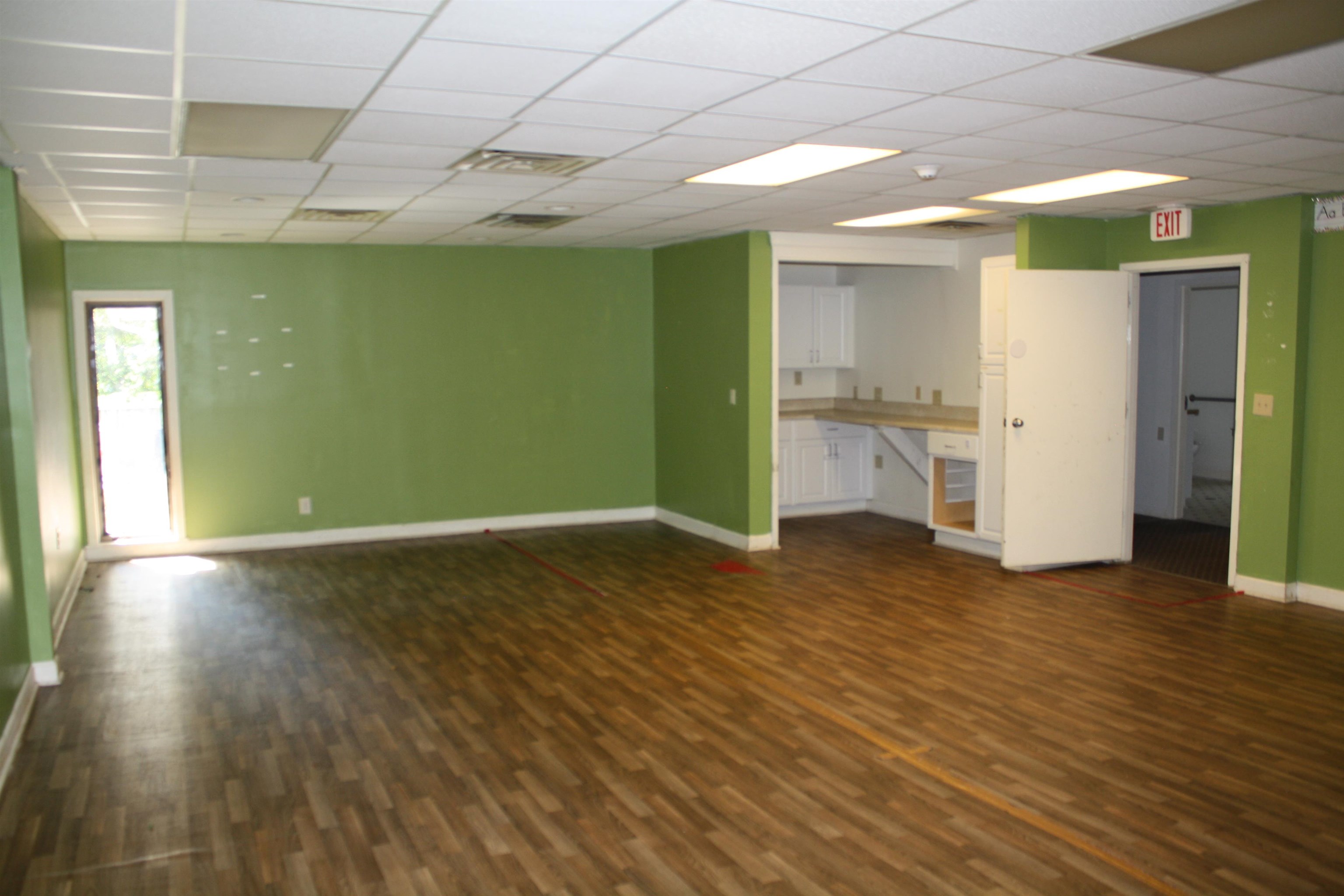 2185 N Fraser St. Property Photo 9