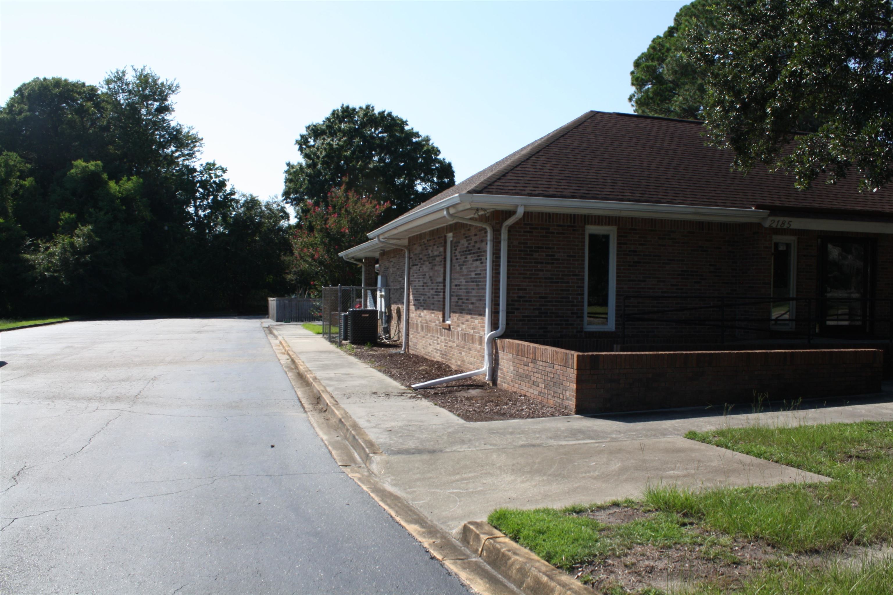 2185 N Fraser St. Property Photo 17