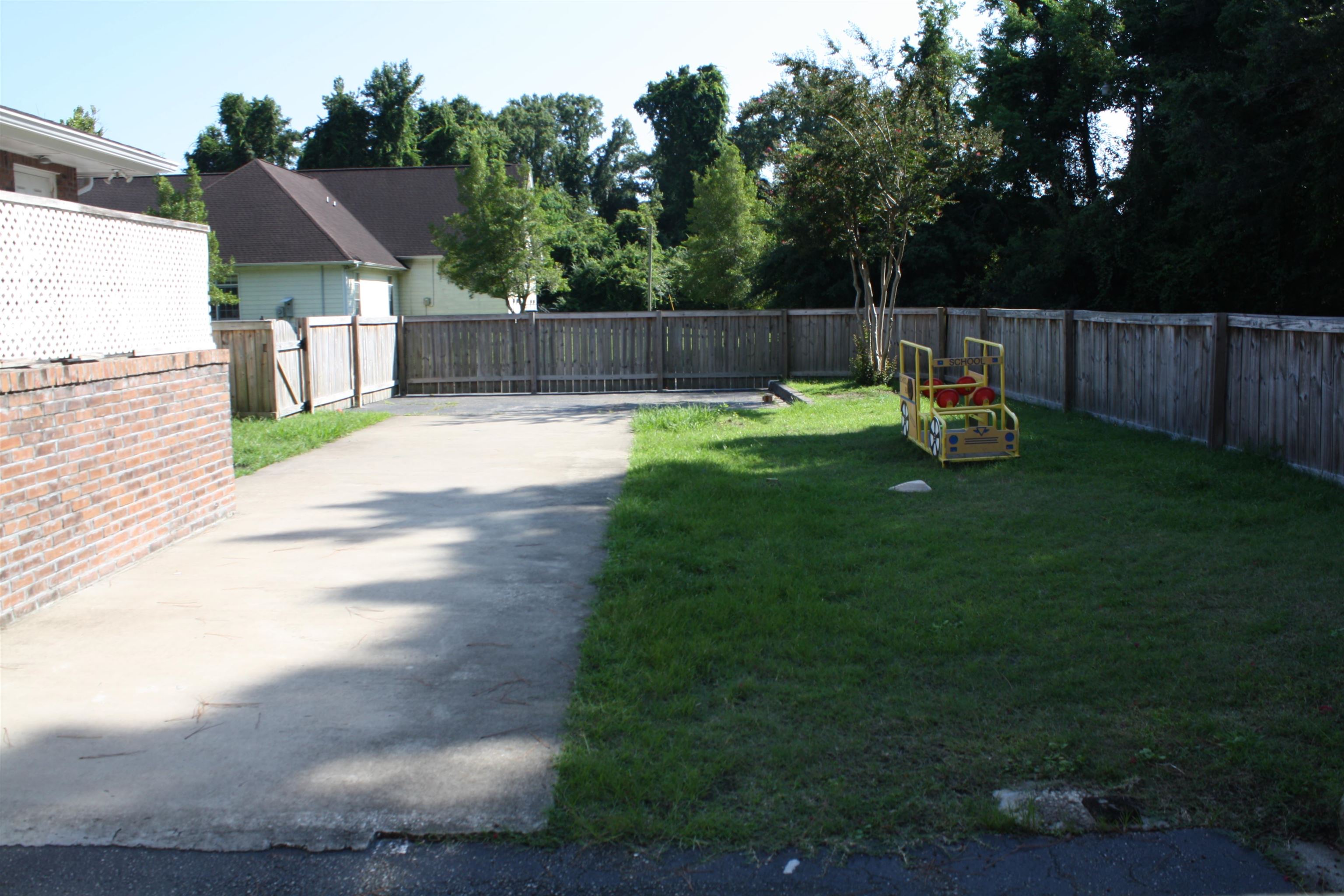 2185 N Fraser St. Property Photo 23