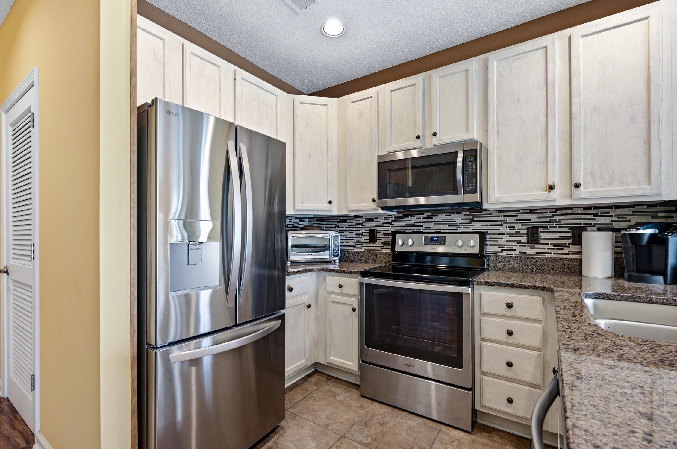4518 Girvan Dr. Property Photo 4