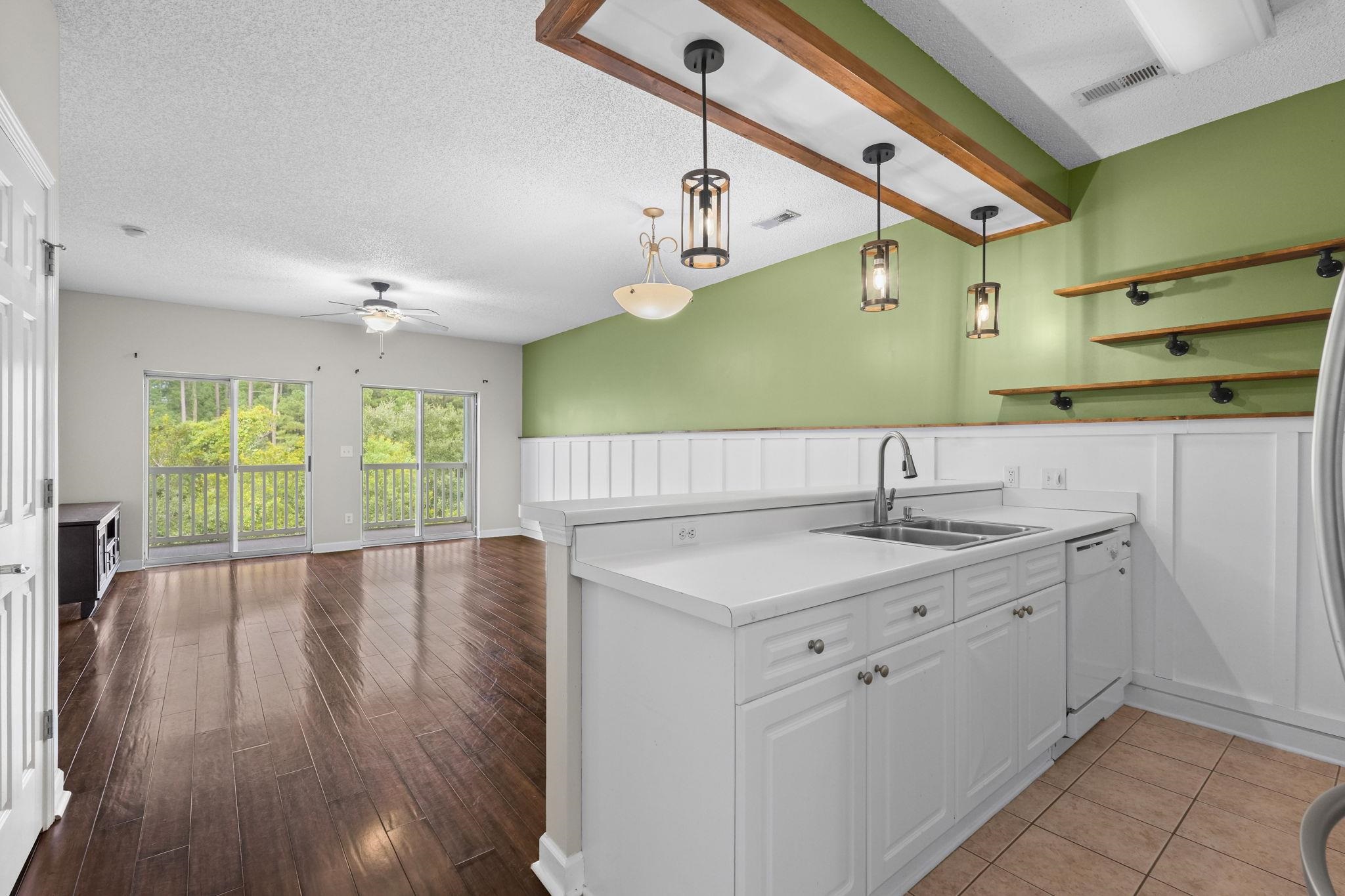 907 Knoll Shores Ct. Property Photo 3
