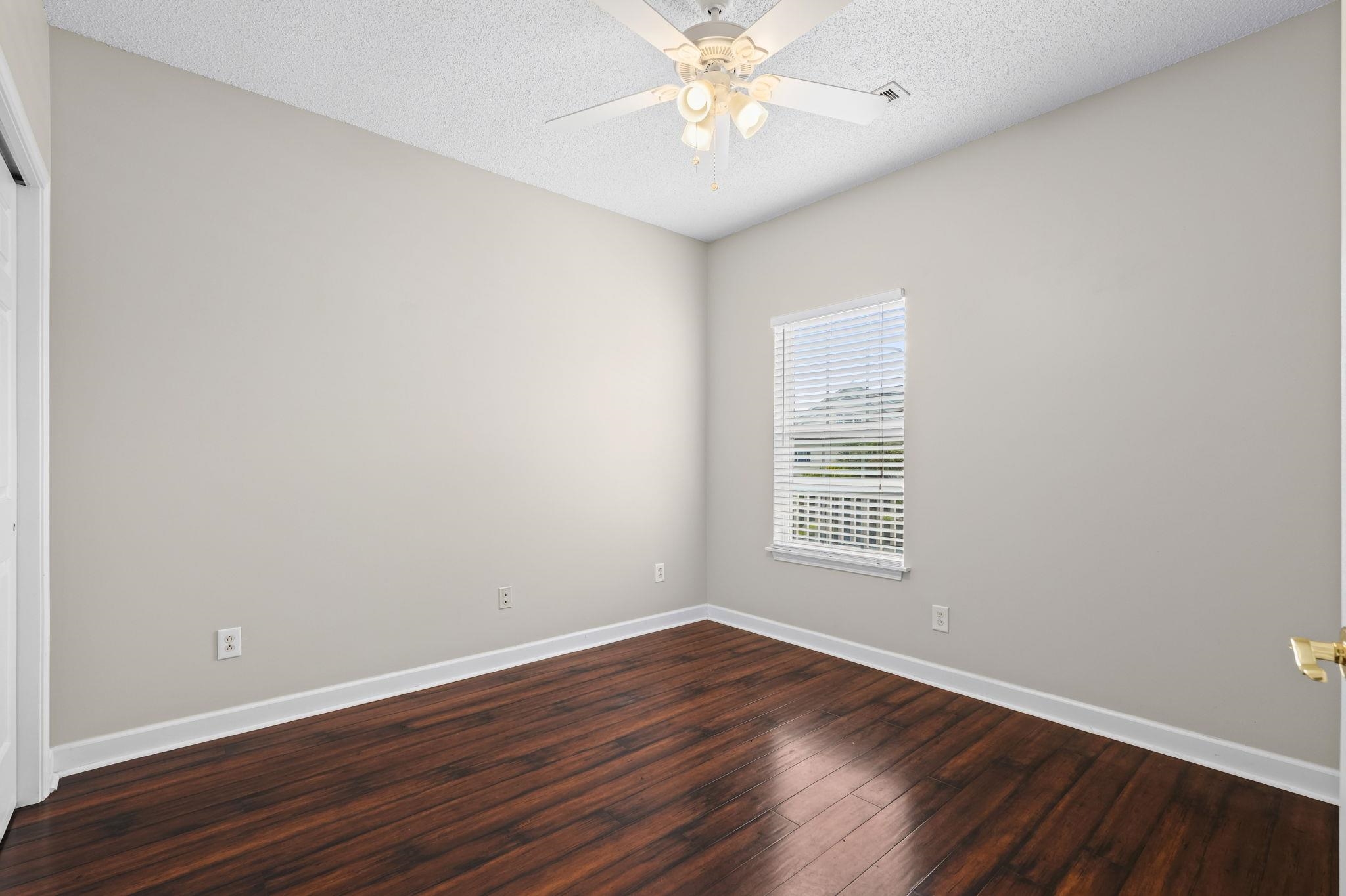 907 Knoll Shores Ct. Property Photo 7