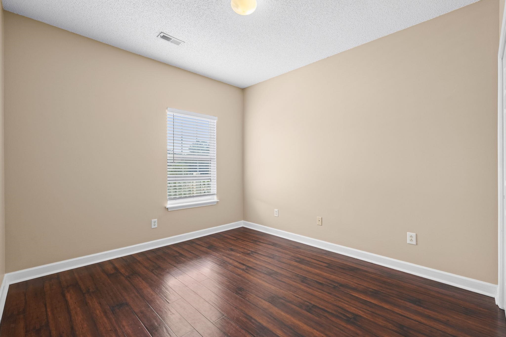 907 Knoll Shores Ct. Property Photo 9