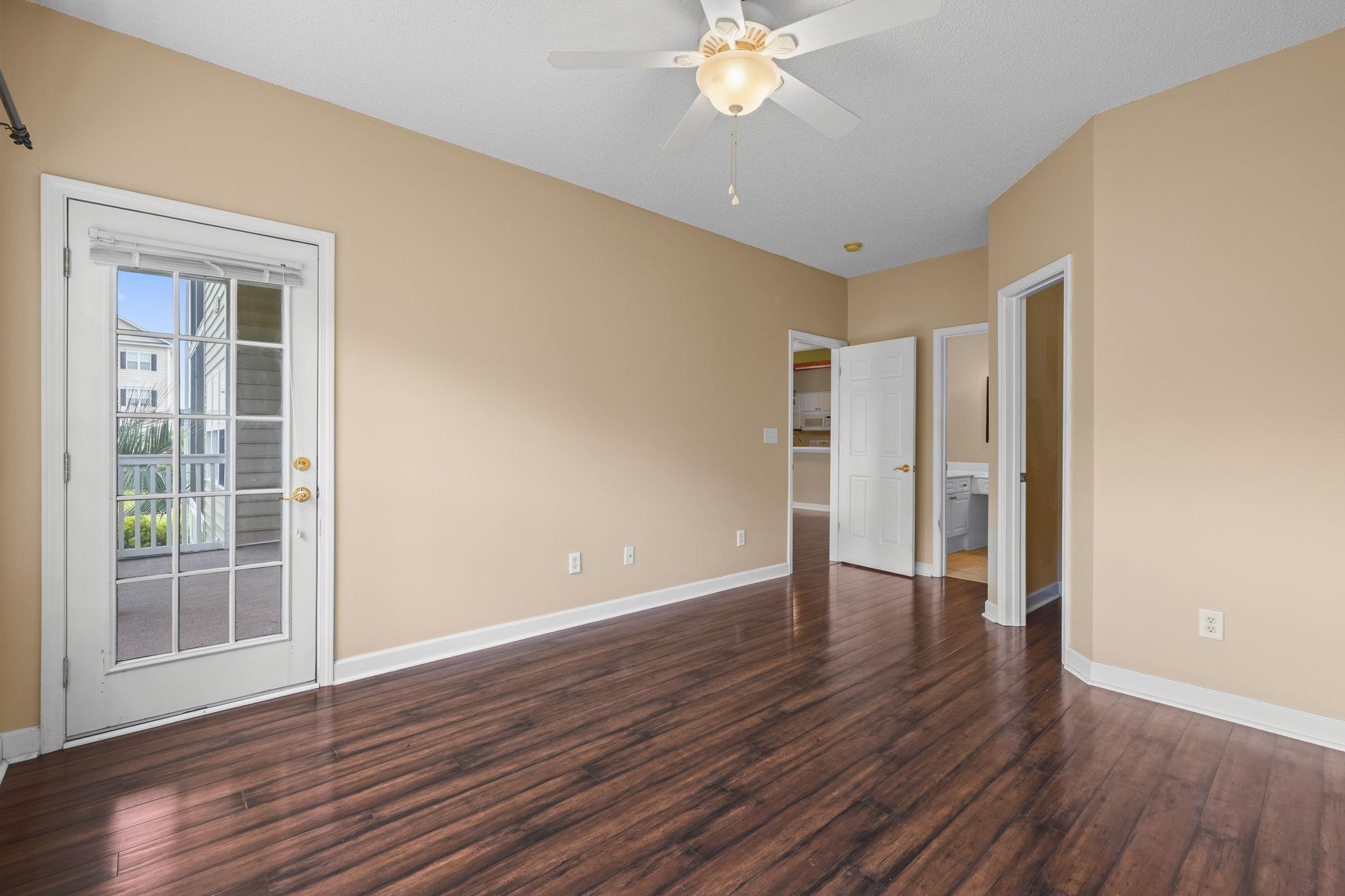 907 Knoll Shores Ct. Property Photo 18