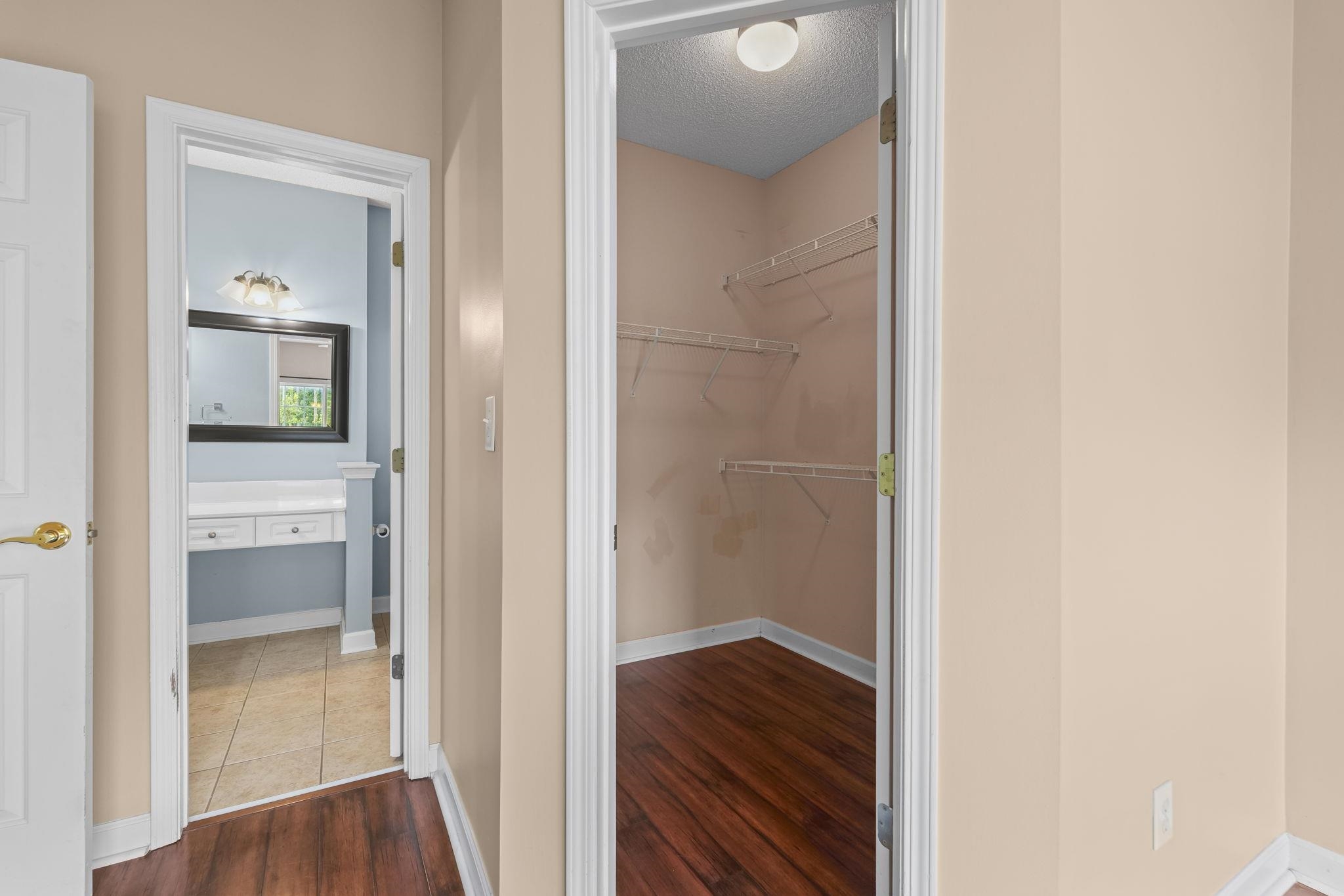 907 Knoll Shores Ct. Property Photo 21