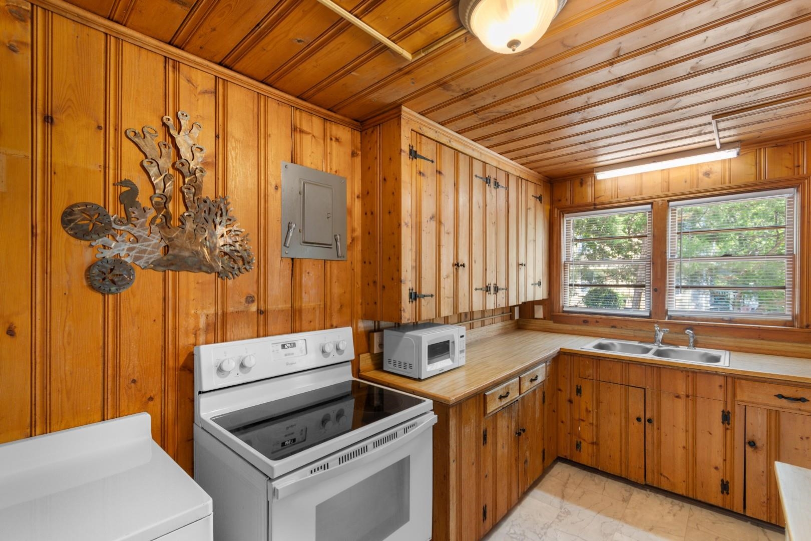 1505 Edge Dr. Property Photo 6