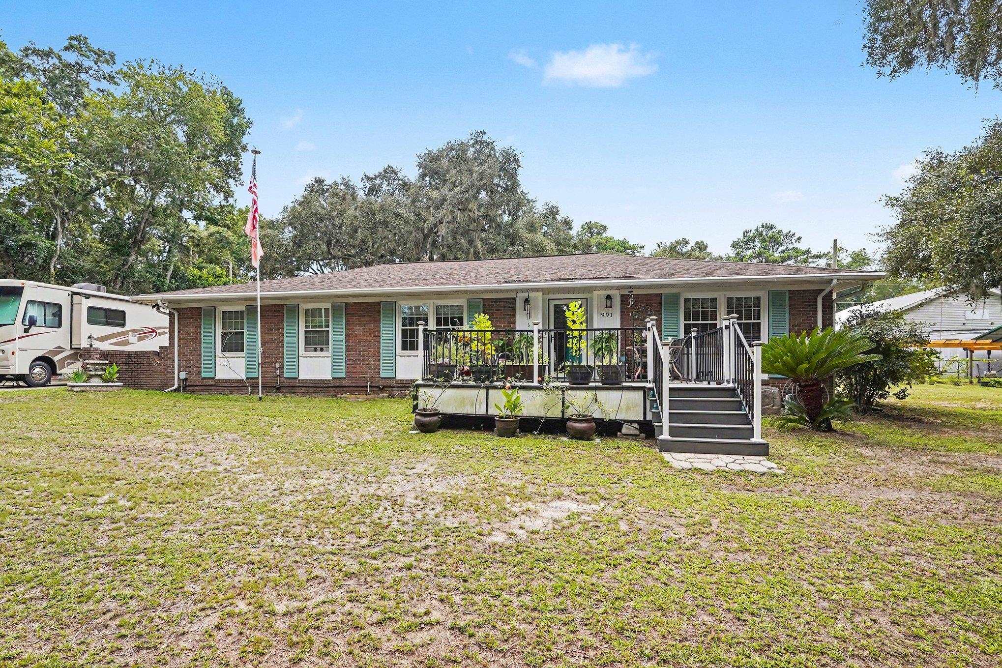991 Small Ln. Property Photo 2