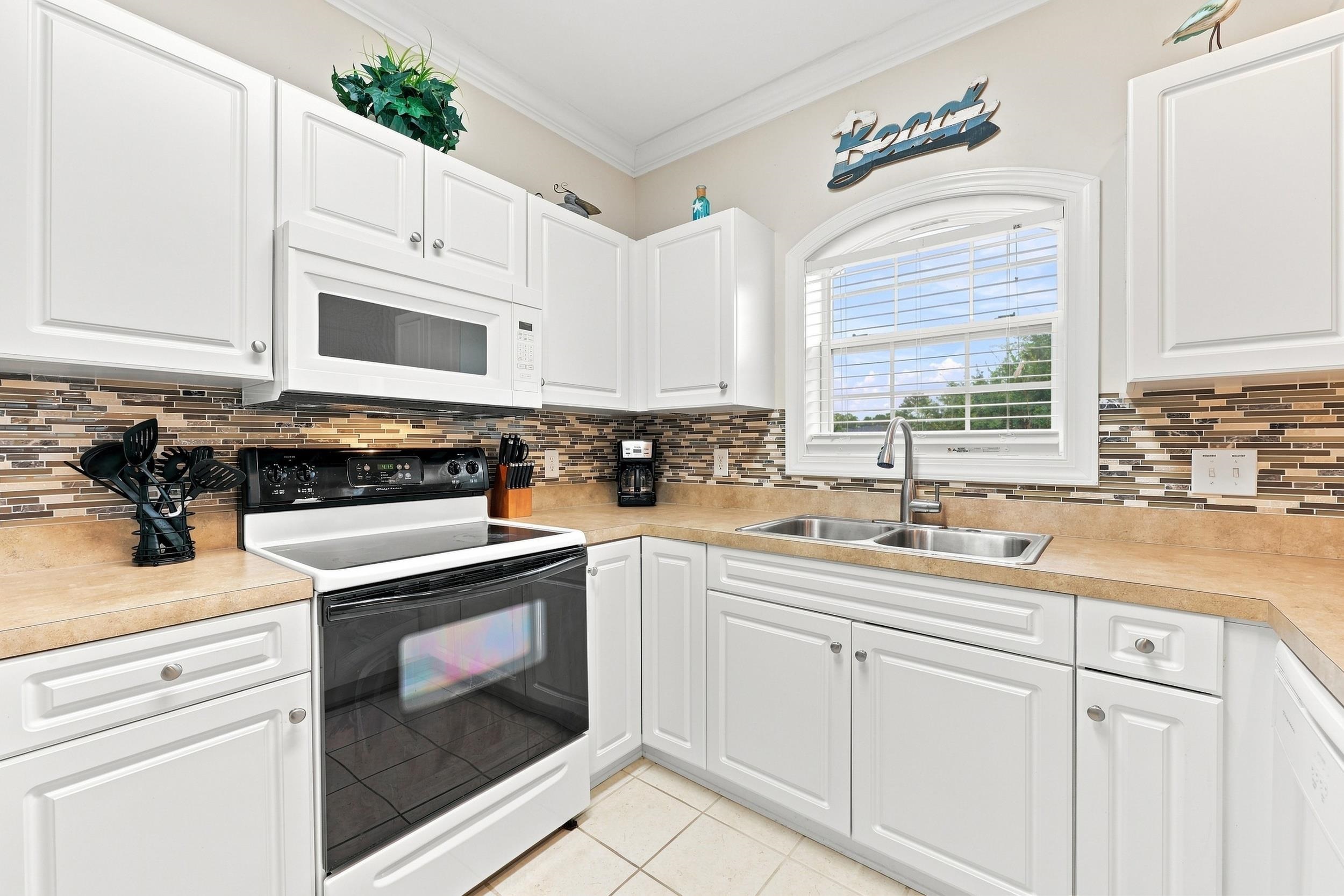 4872 Dahila Ct. Property Photo 8