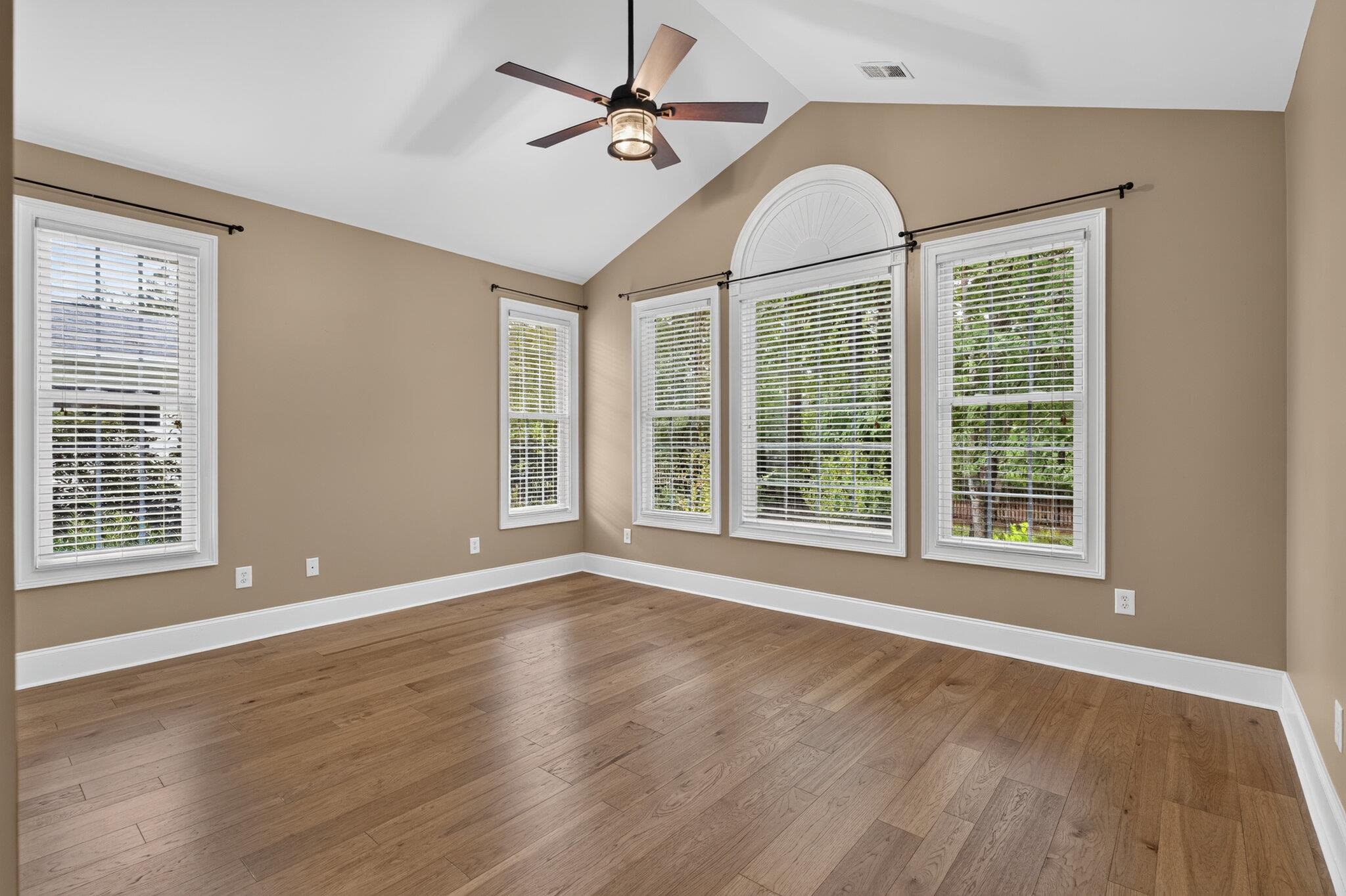 640 Whispering Pines Ct. Property Photo 16