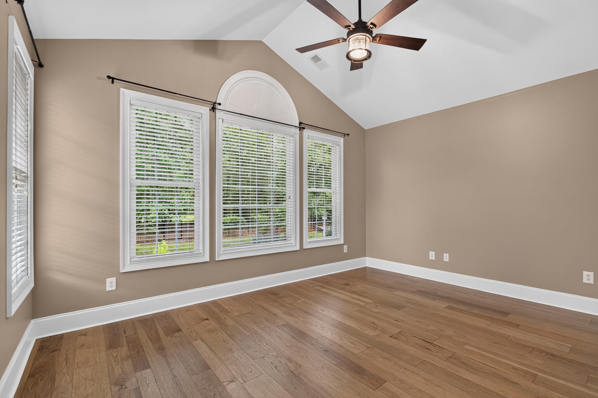 640 Whispering Pines Ct. Property Photo 18