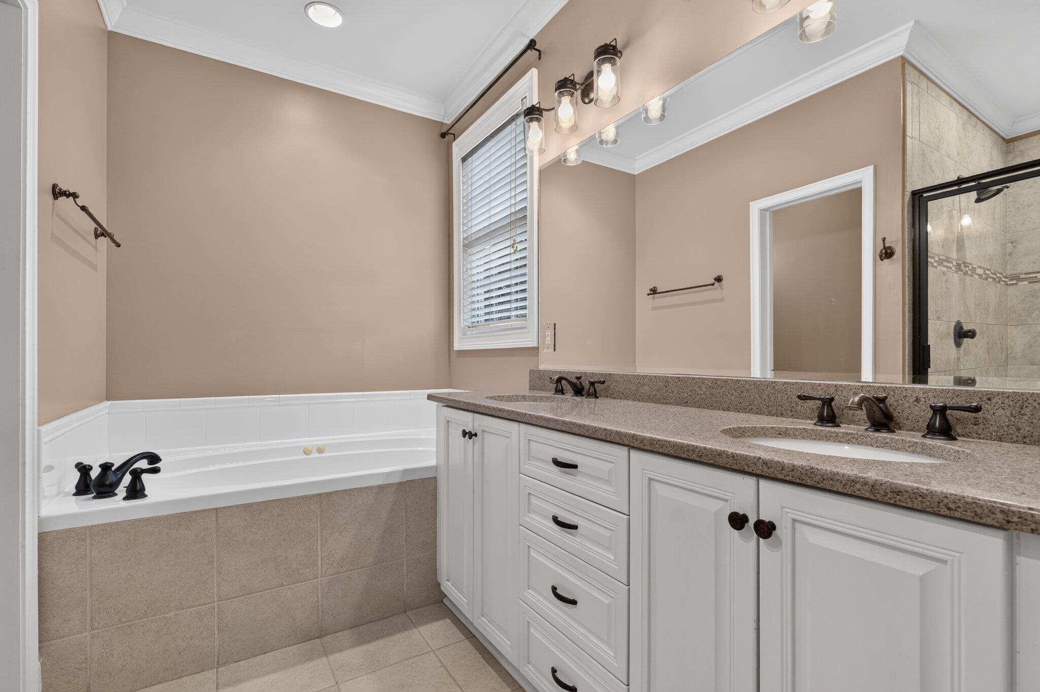 640 Whispering Pines Ct. Property Photo 22