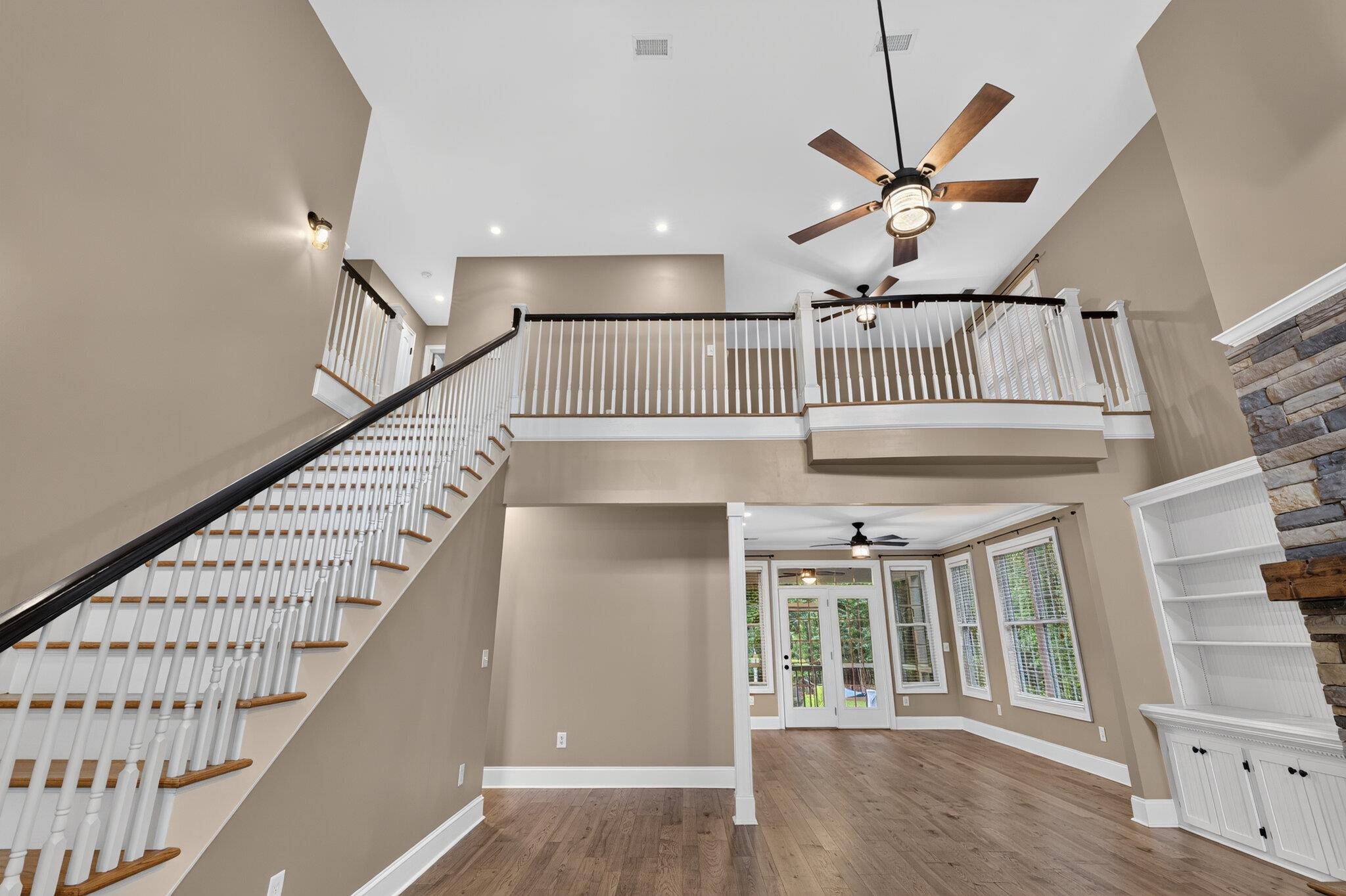 640 Whispering Pines Ct. Property Photo 28