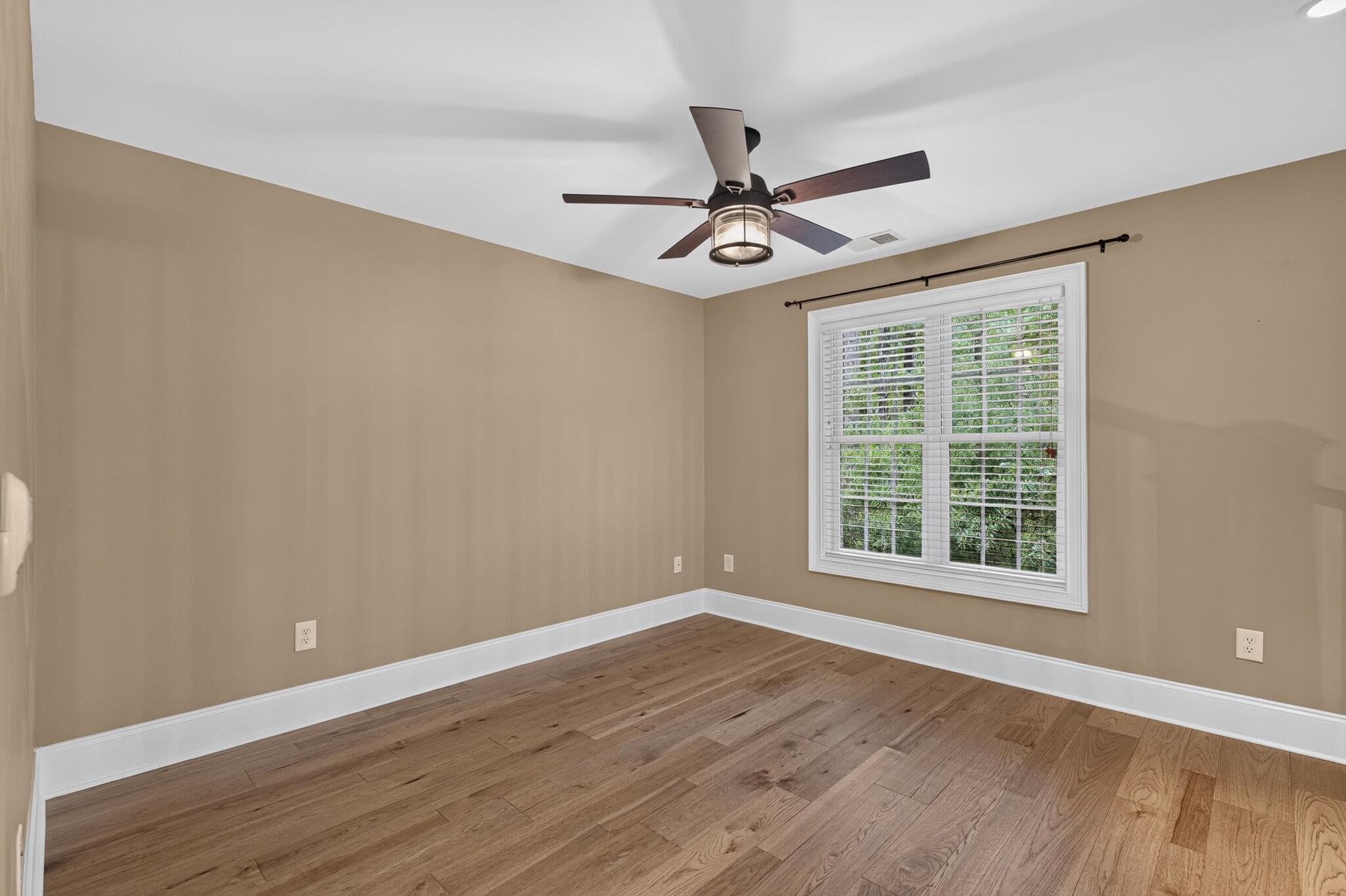 640 Whispering Pines Ct. Property Photo 30