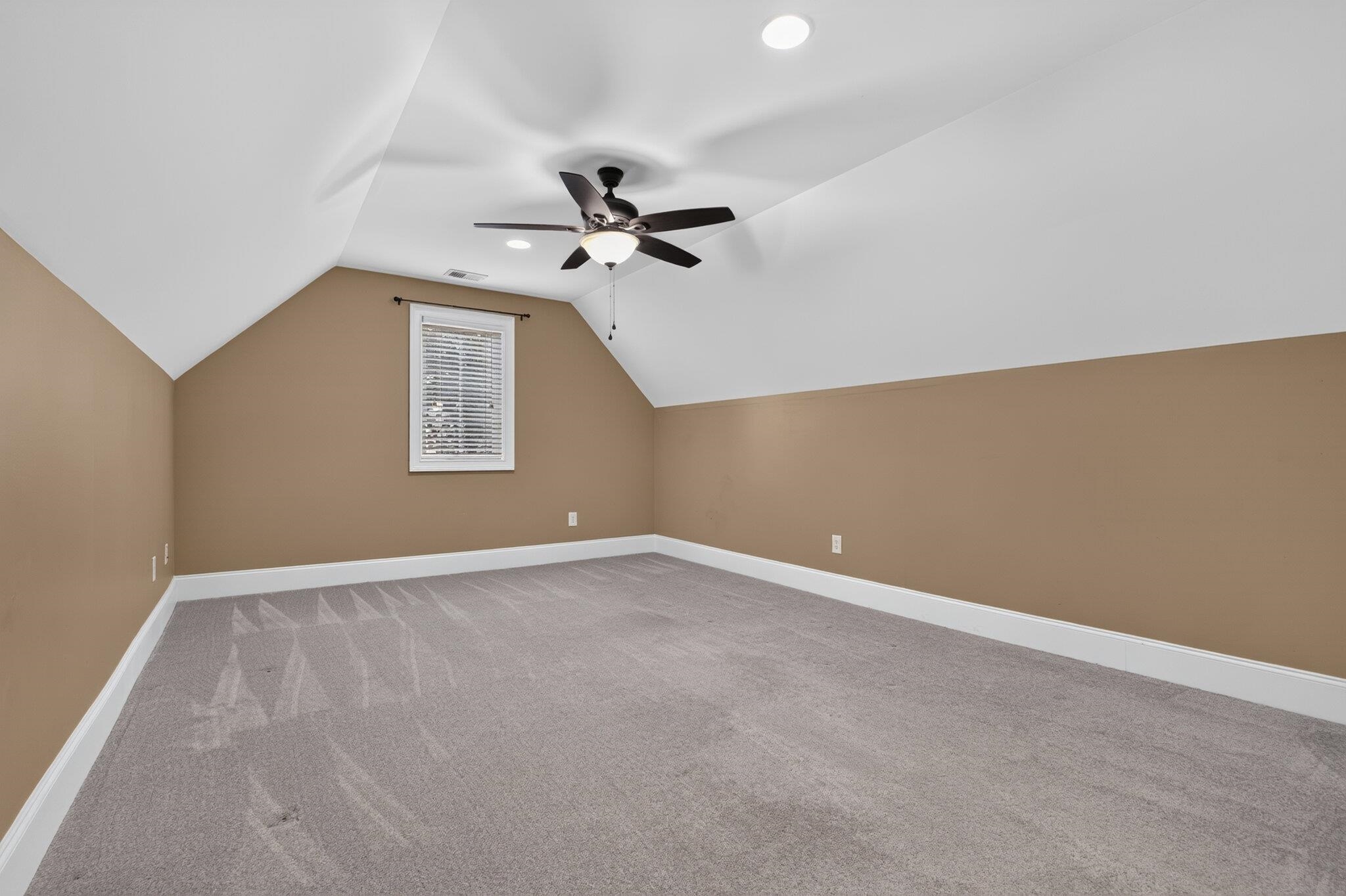 640 Whispering Pines Ct. Property Photo 38