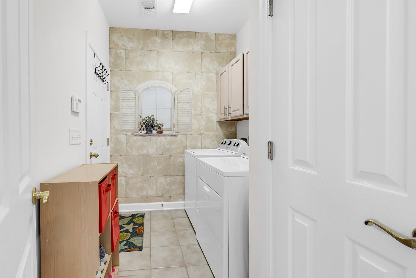 99 Wickham Ct. Property Photo 31