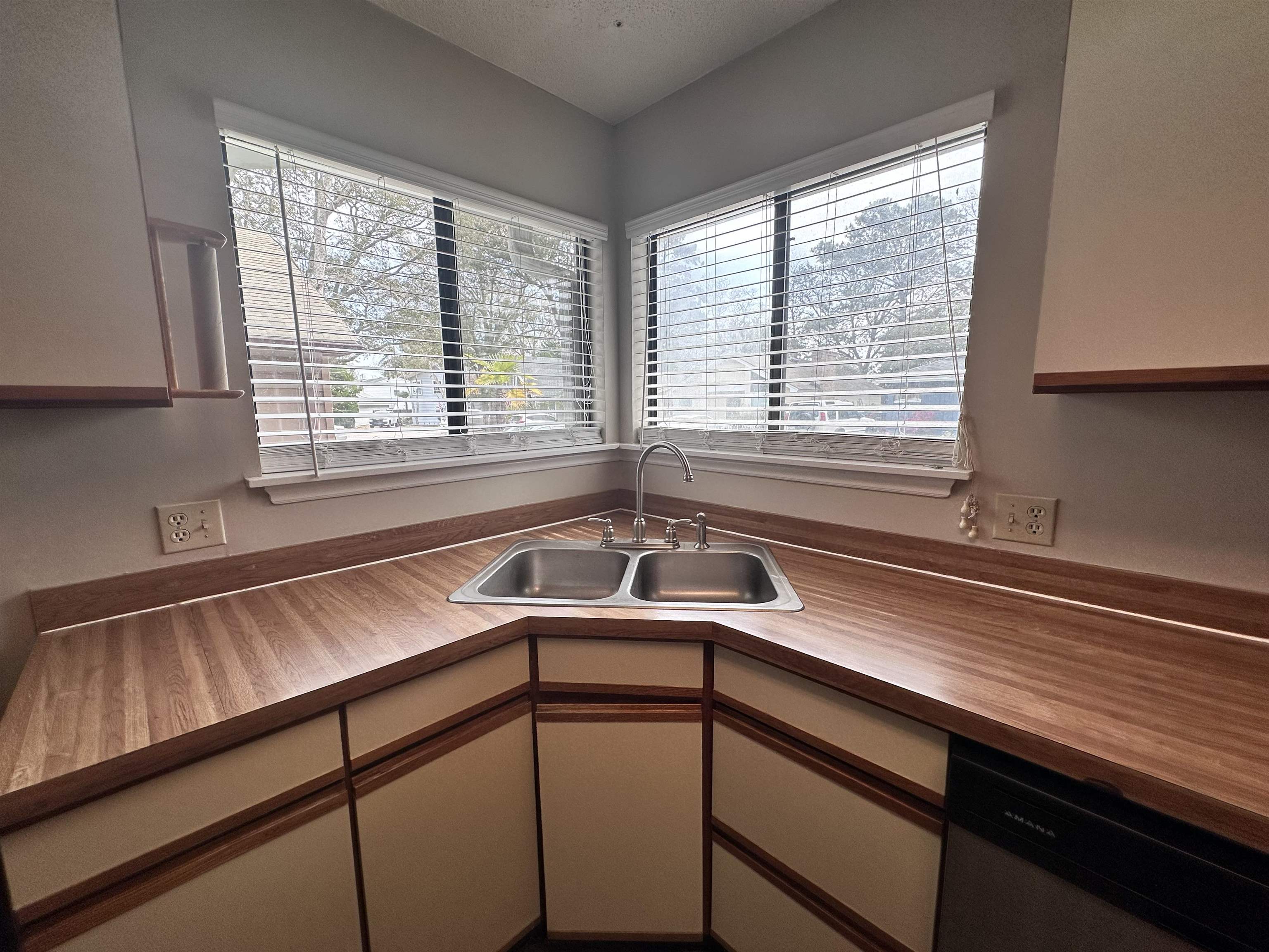 6536 Valene Ct. Property Photo 8