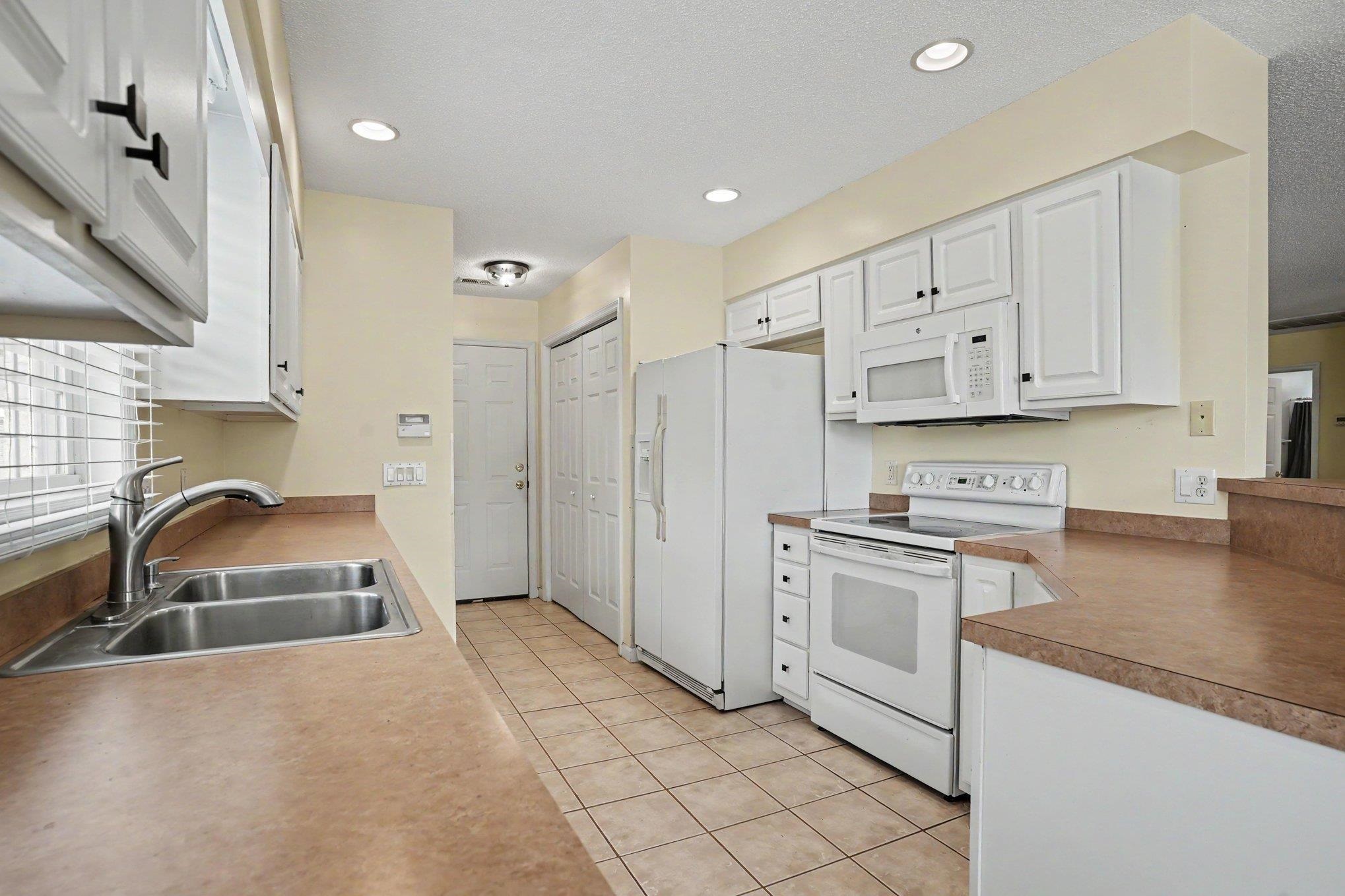 4204 Ravenwood Dr. Property Photo 11