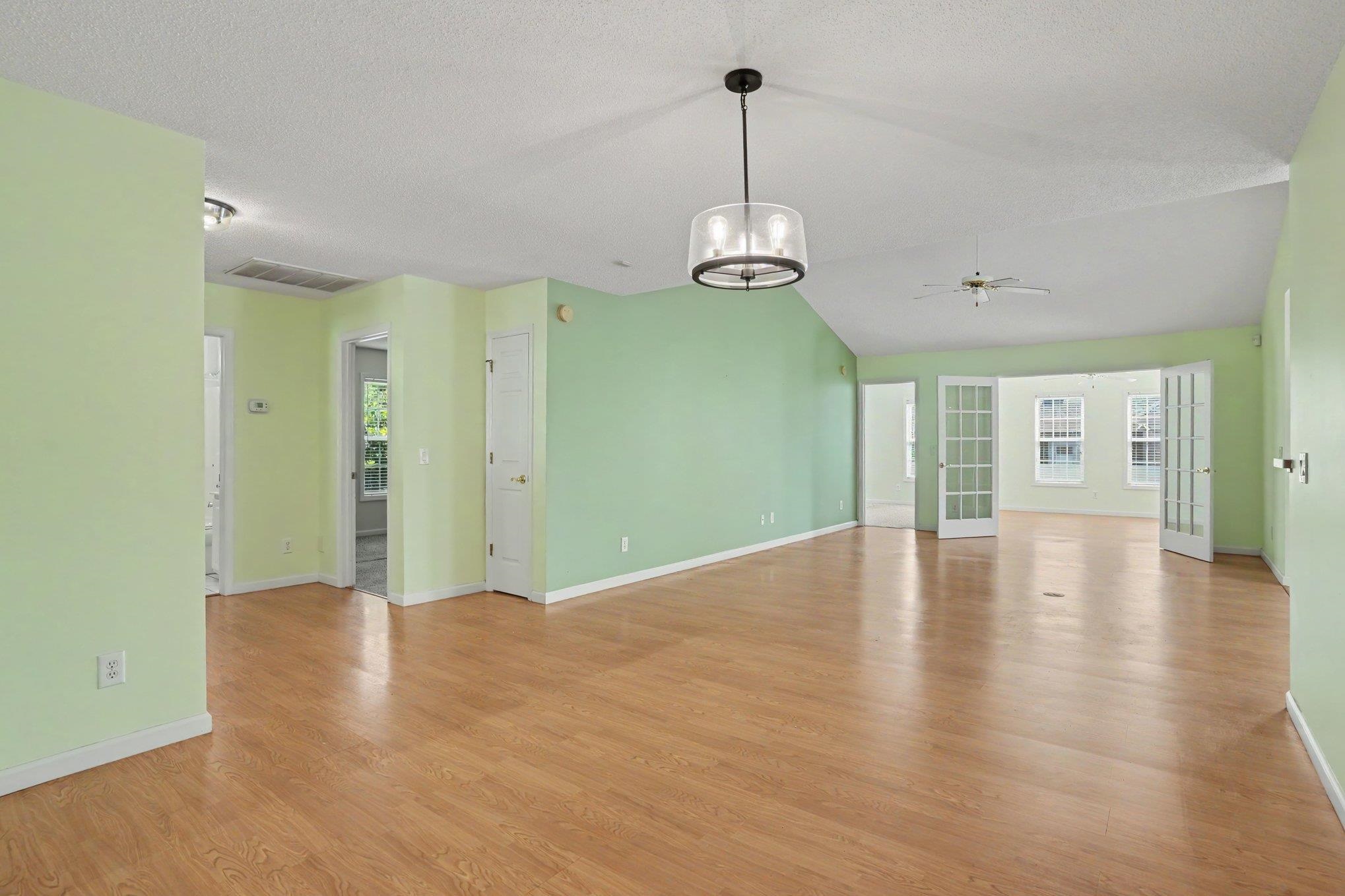 4204 Ravenwood Dr. Property Photo 17