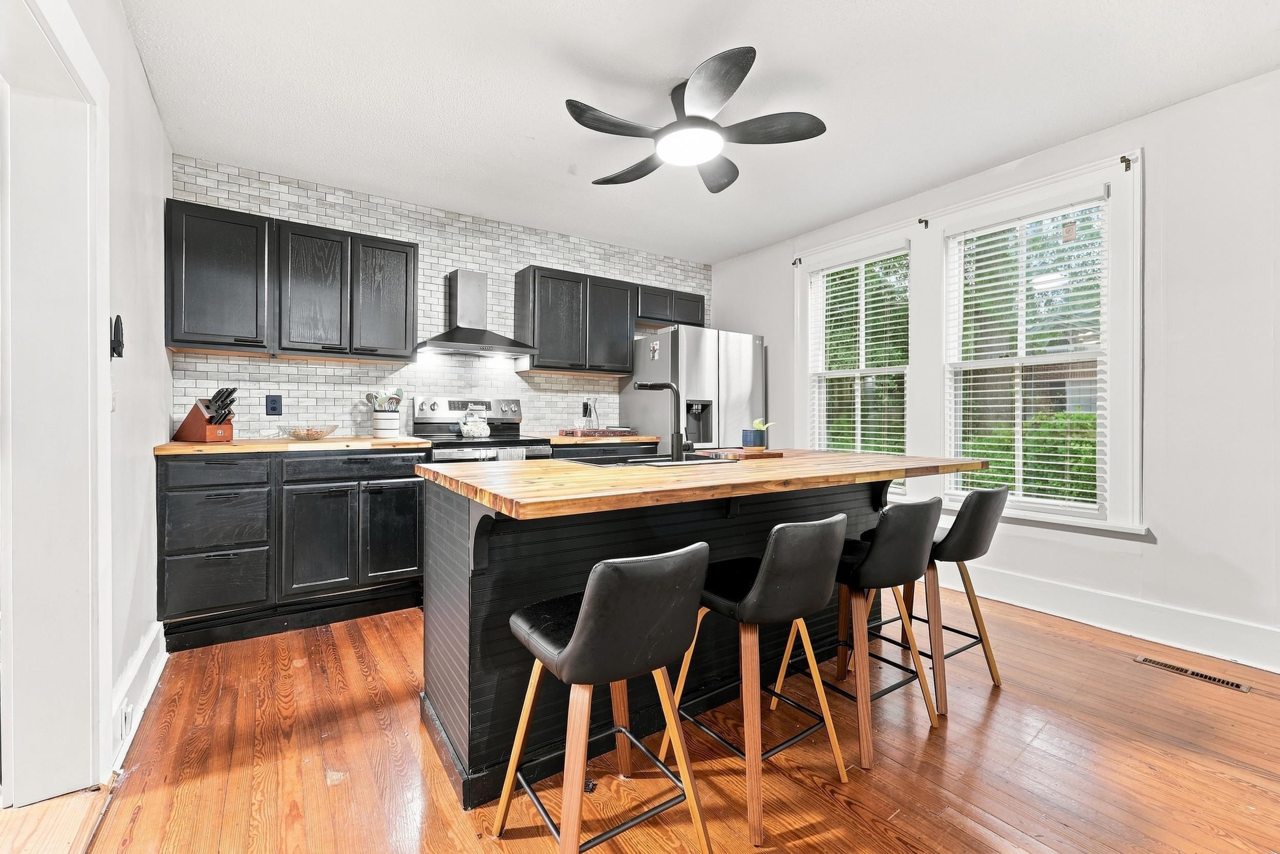 222 E Wine St. Property Photo 8