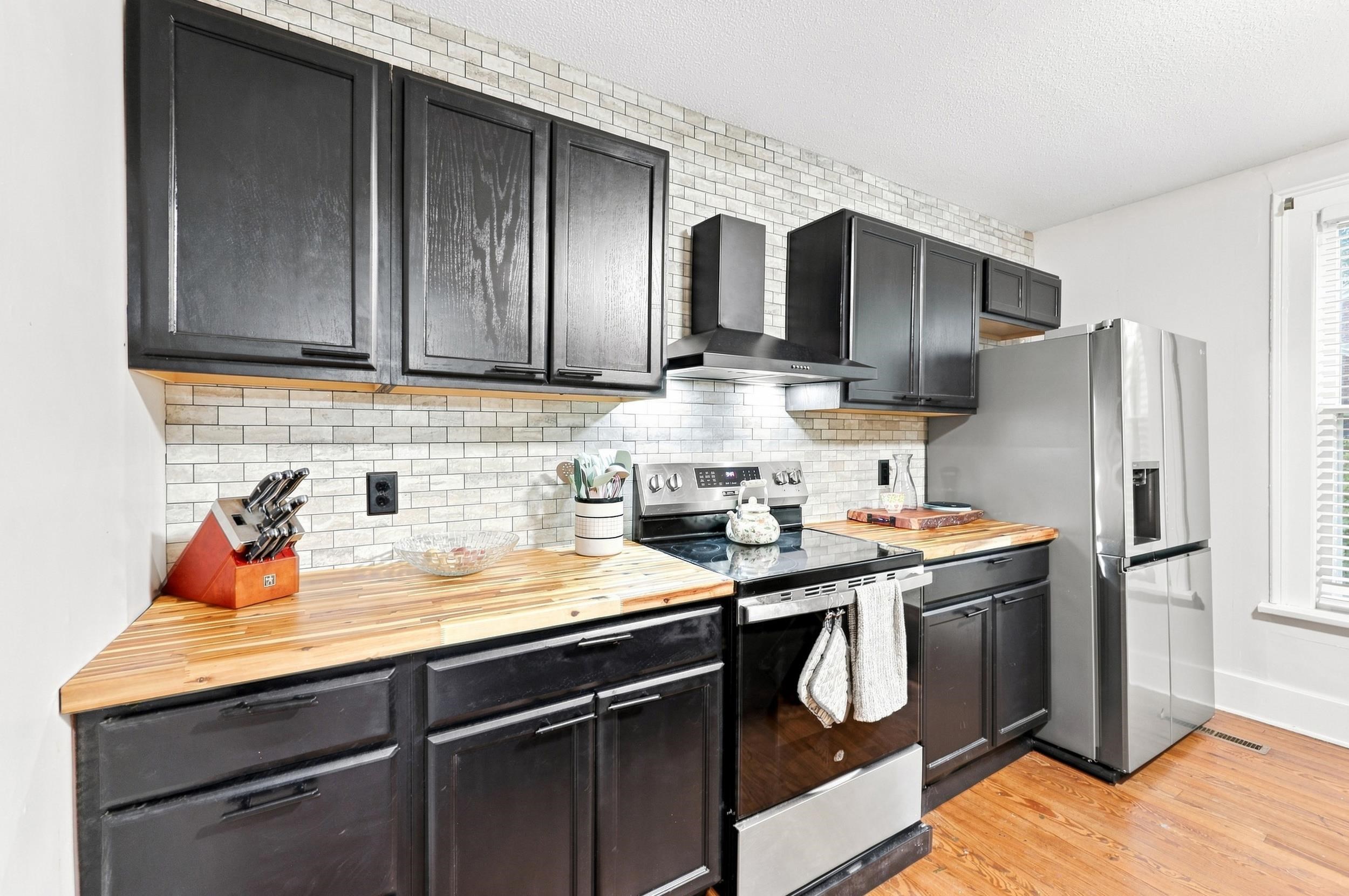 222 E Wine St. Property Photo 13