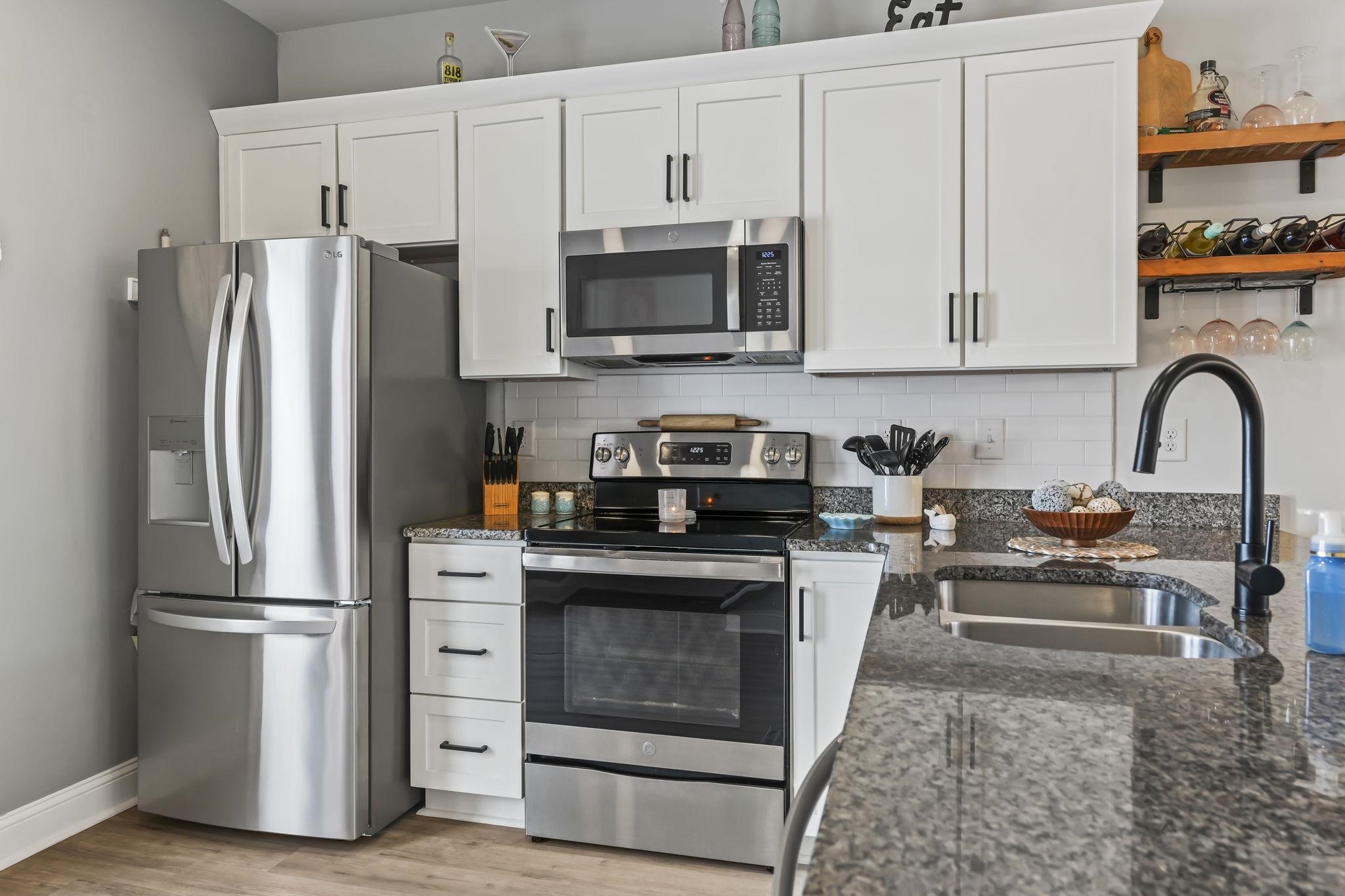 793 Moen Pl. Property Photo 16