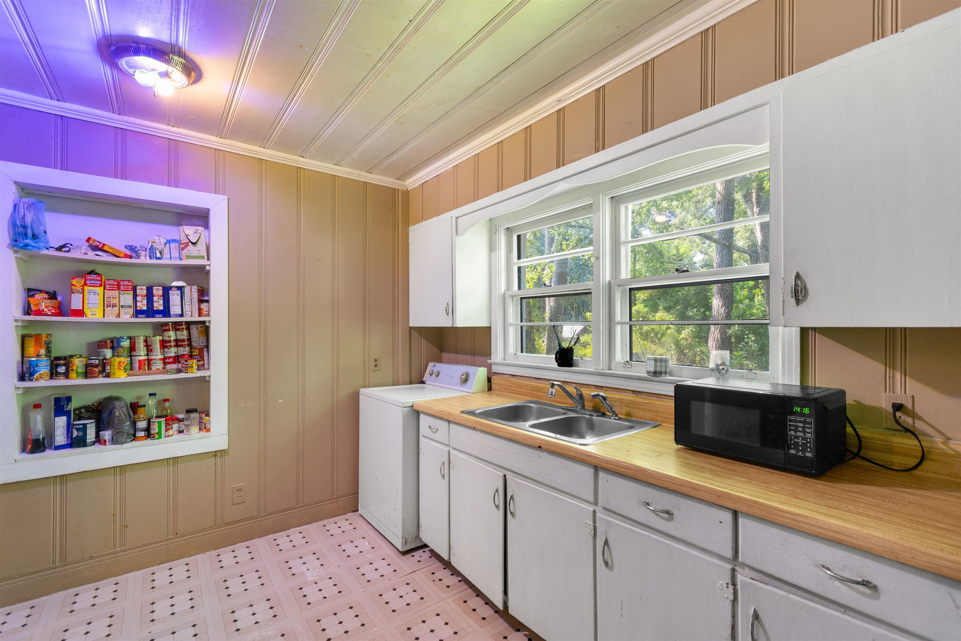 411 E Leitner St. Property Photo 8