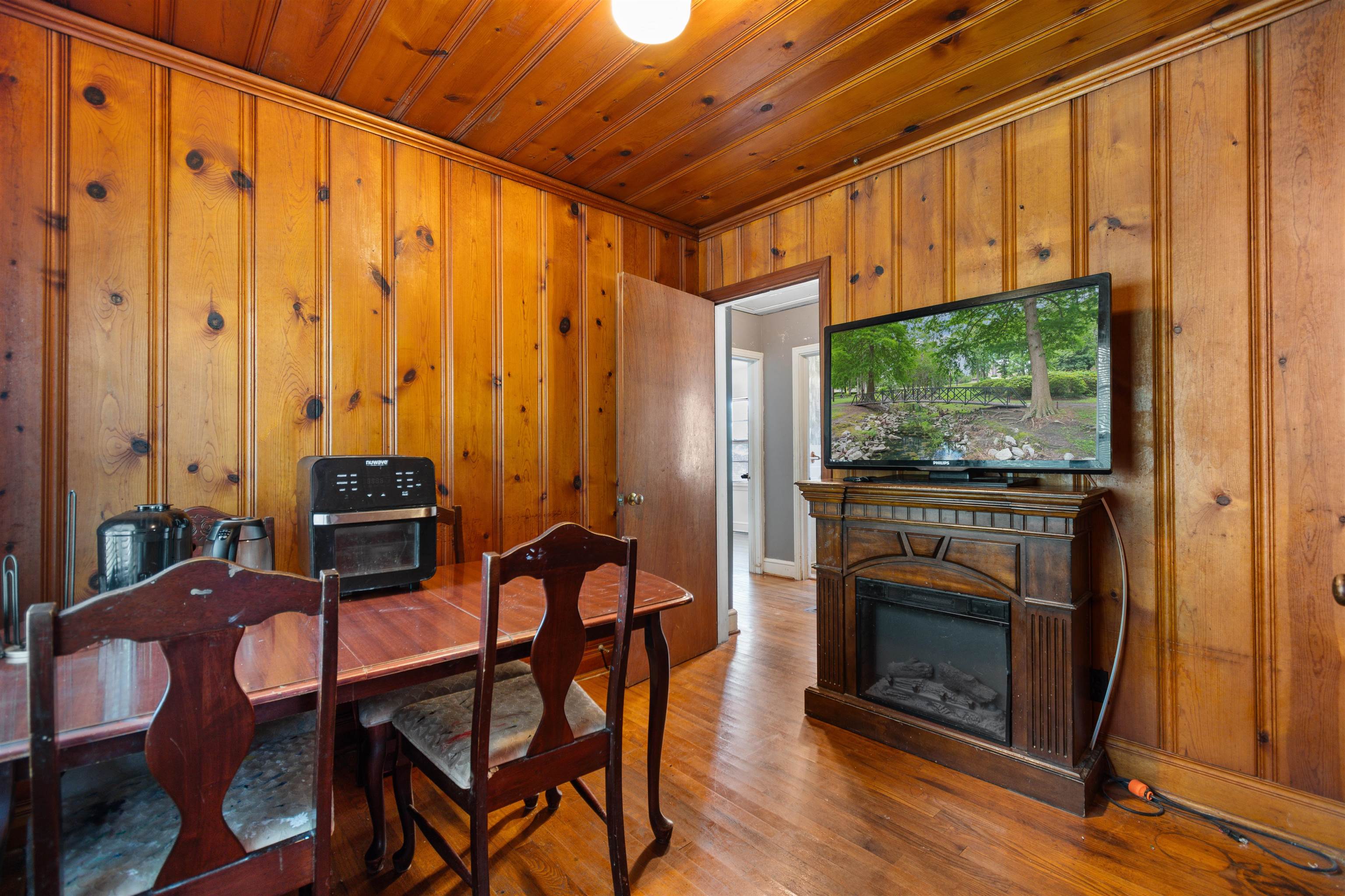 411 E Leitner St. Property Photo 9
