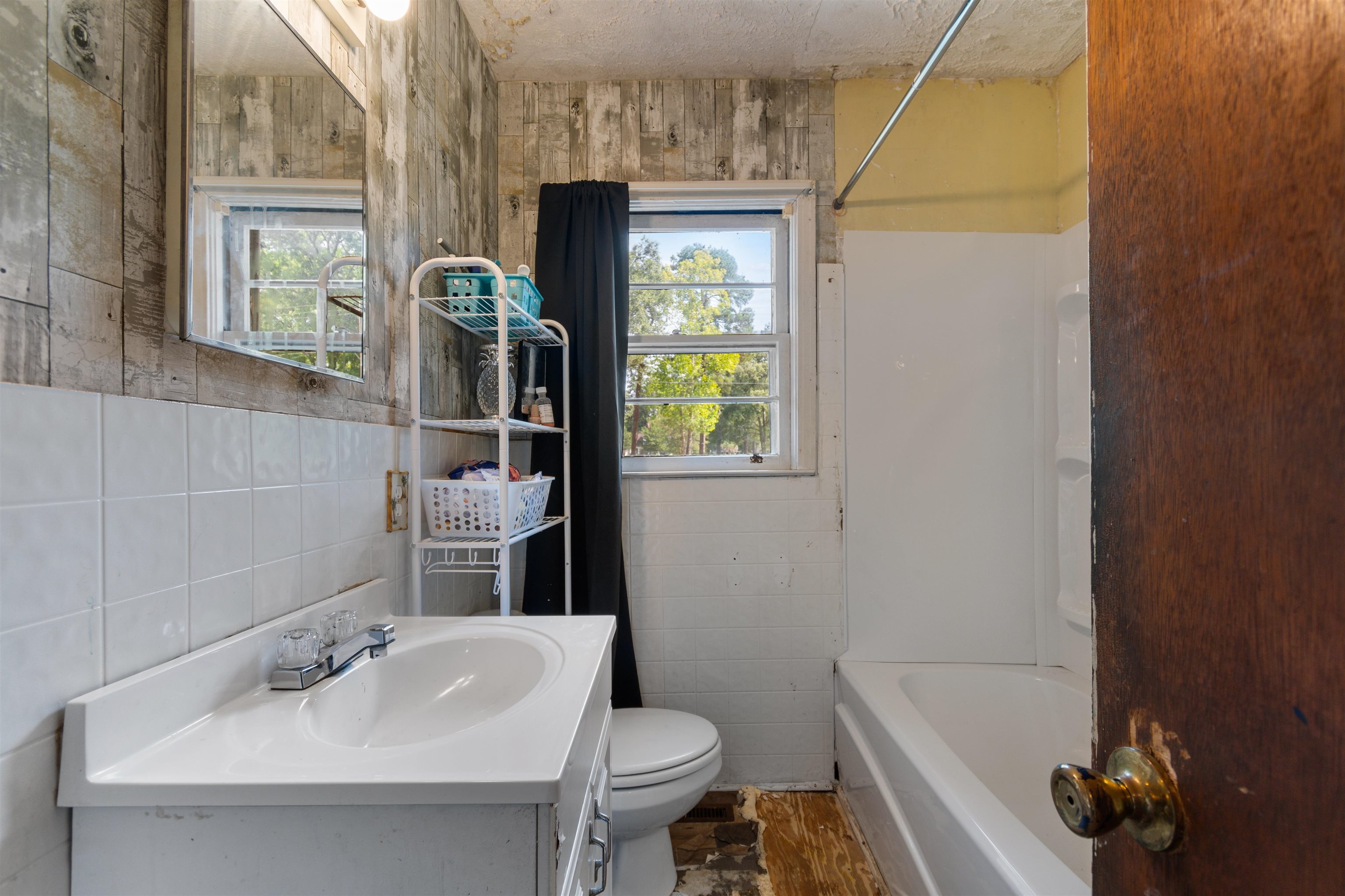 411 E Leitner St. Property Photo 27