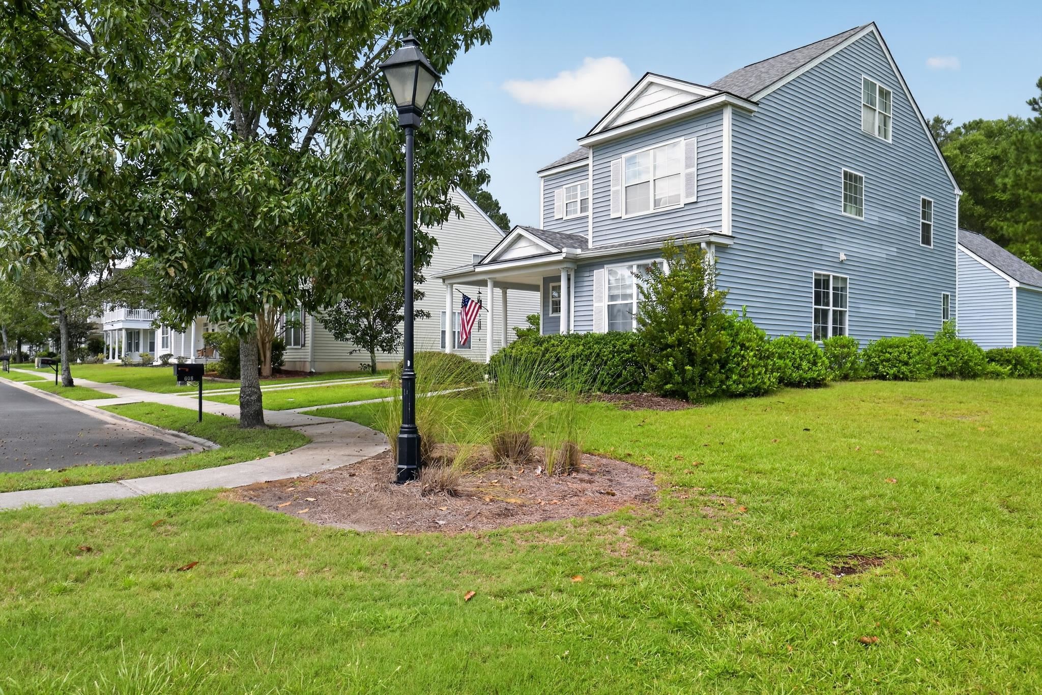 608 College Park Circle Property Photo 3