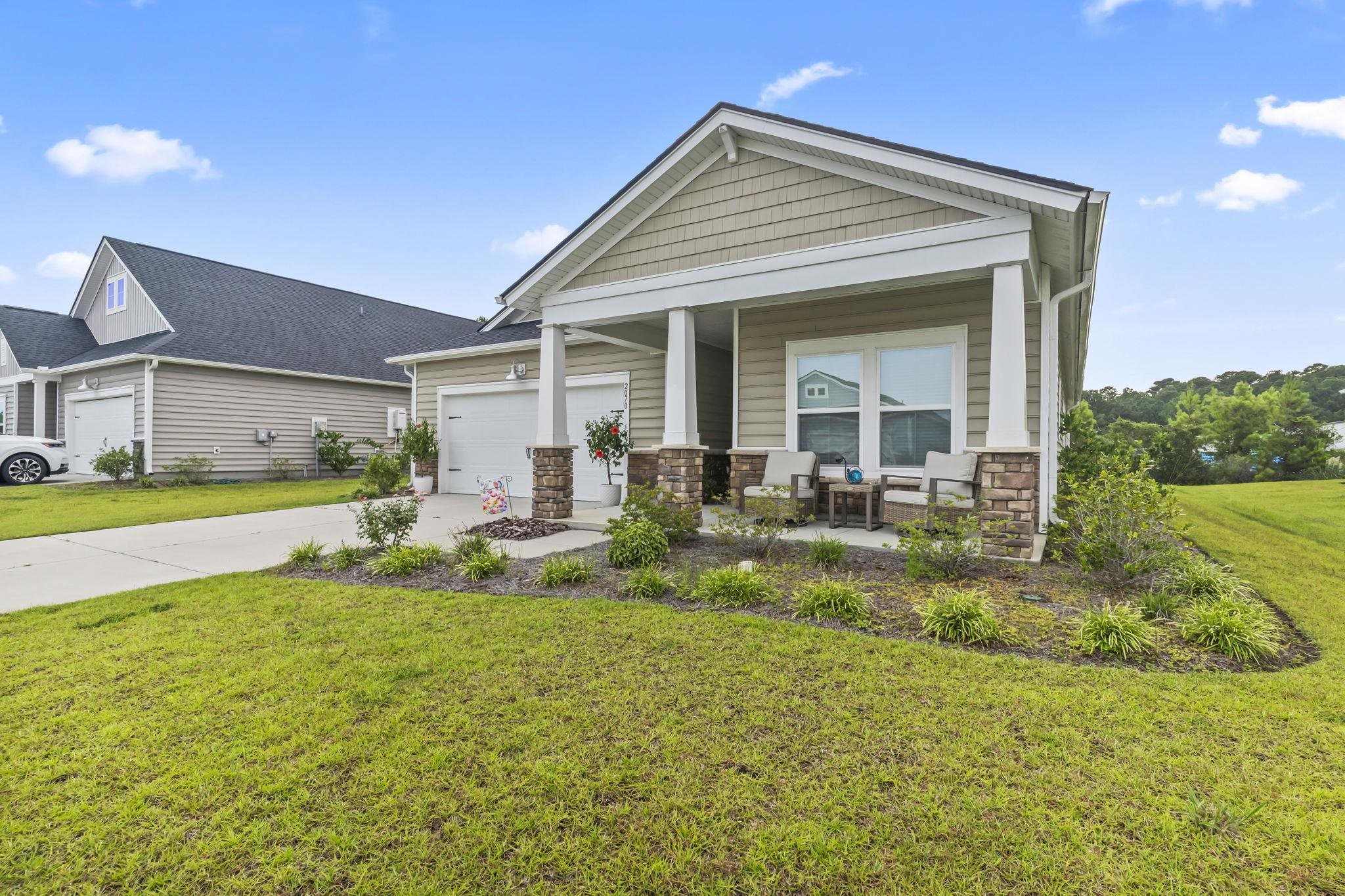2070 Santa Maria St. Property Photo 2