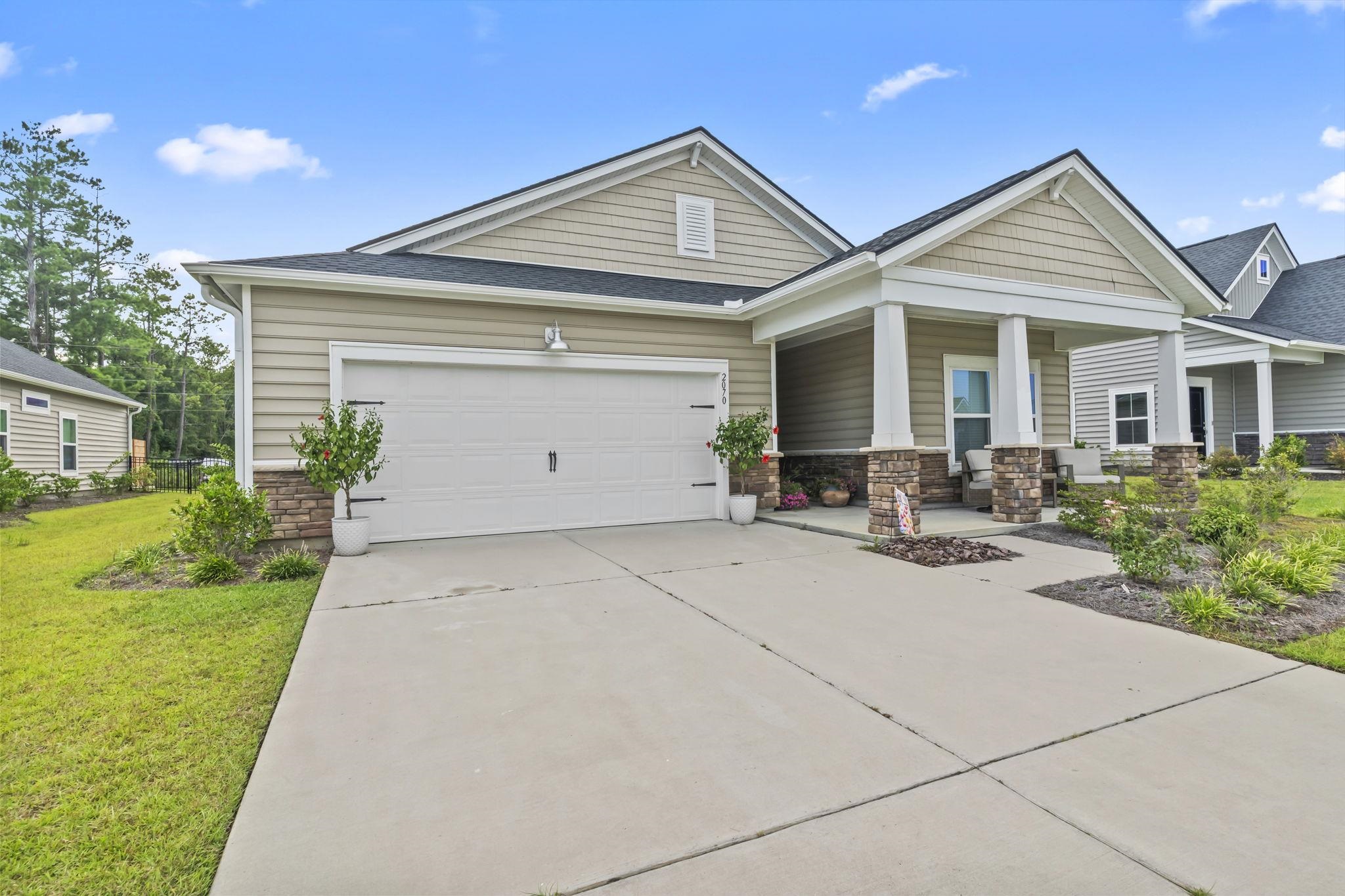 2070 Santa Maria St. Property Photo 3