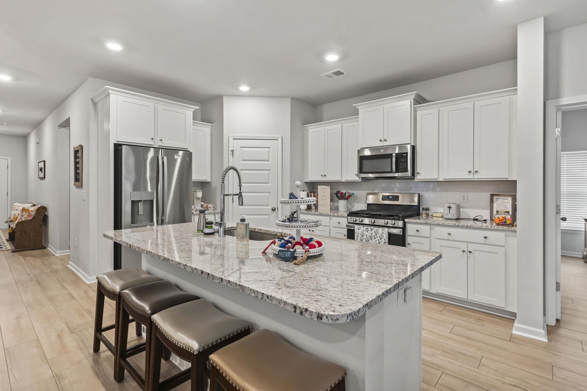 2070 Santa Maria St. Property Photo 8
