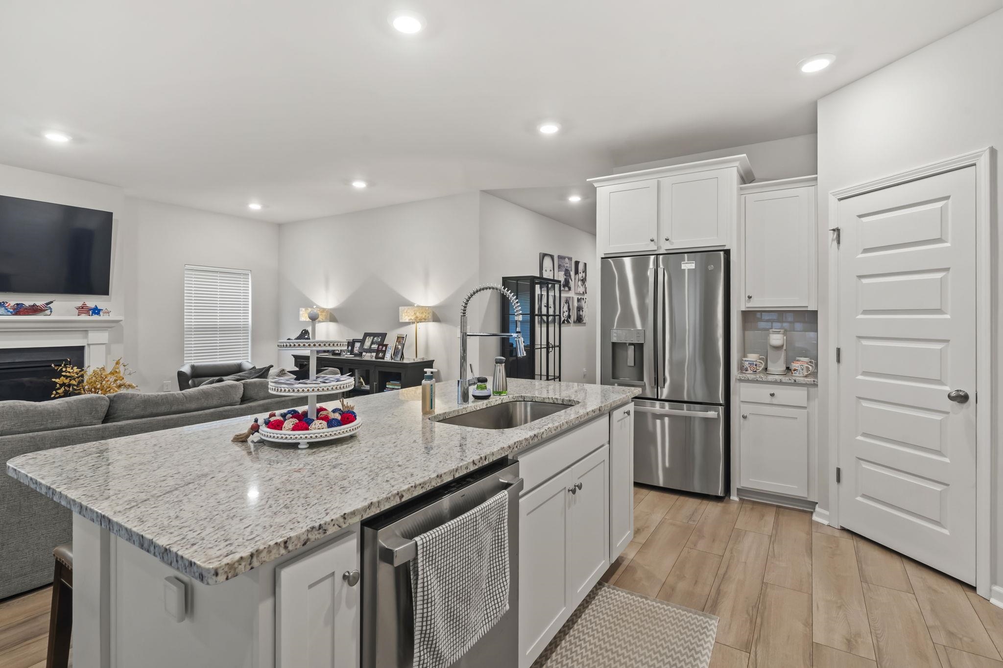 2070 Santa Maria St. Property Photo 10