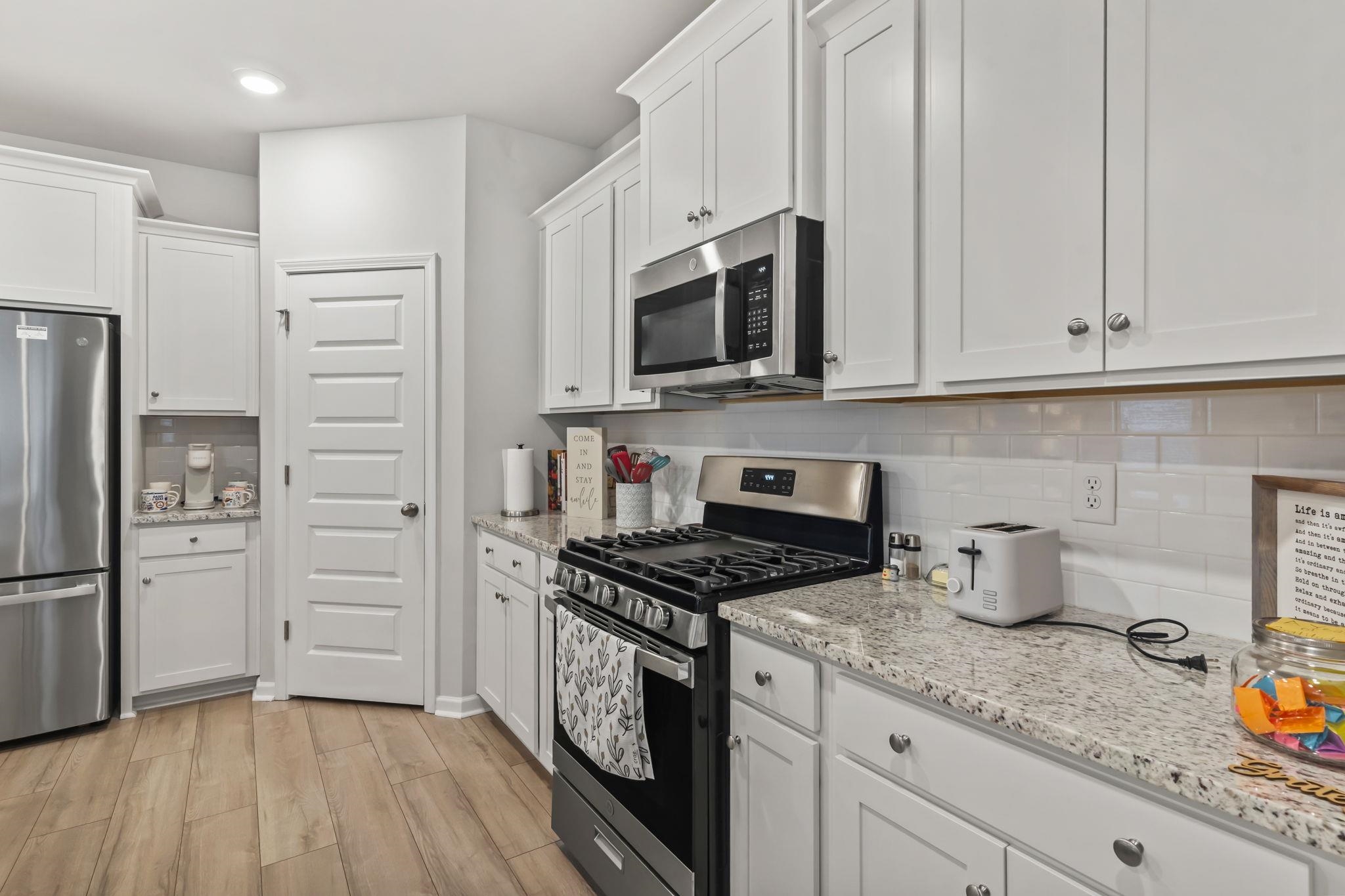 2070 Santa Maria St. Property Photo 11