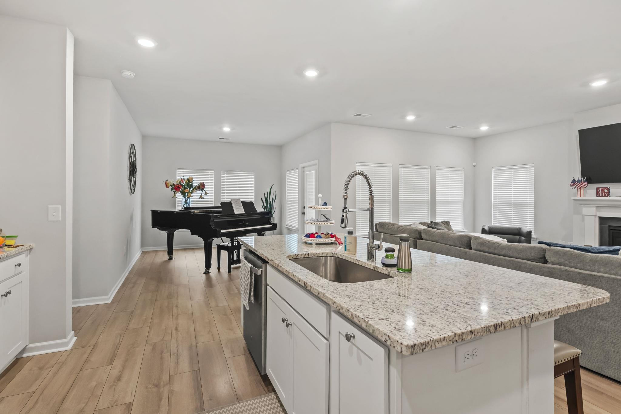 2070 Santa Maria St. Property Photo 13