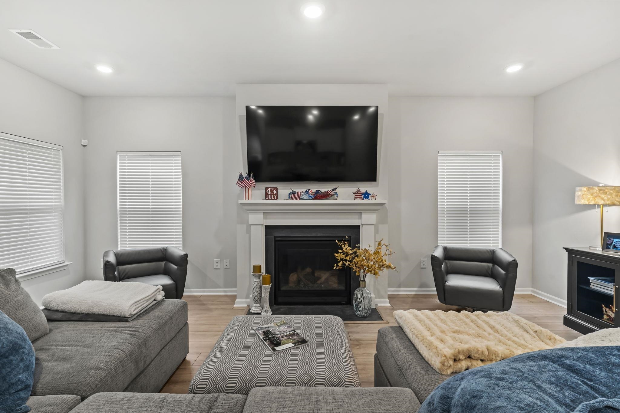 2070 Santa Maria St. Property Photo 19