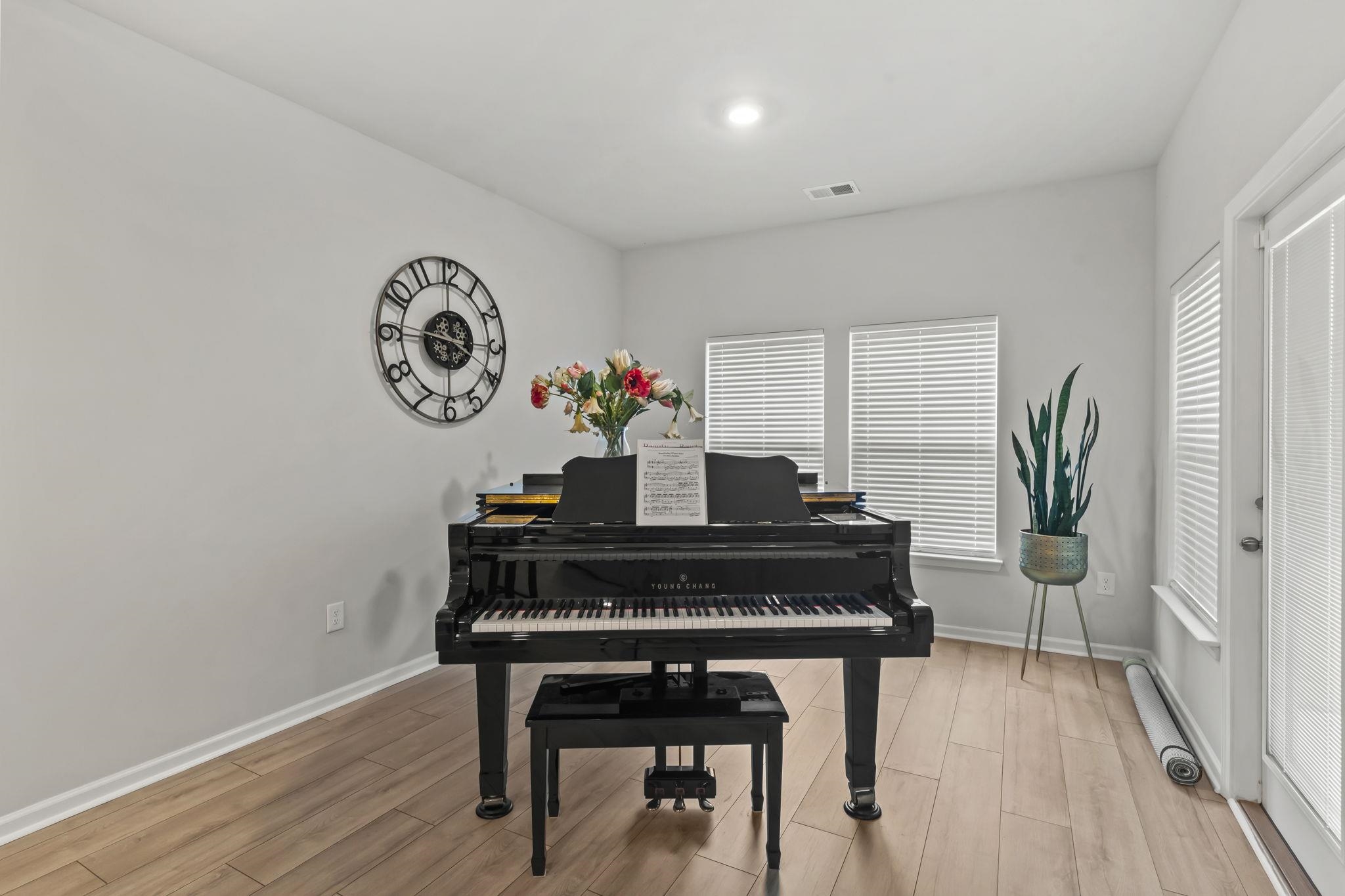 2070 Santa Maria St. Property Photo 31